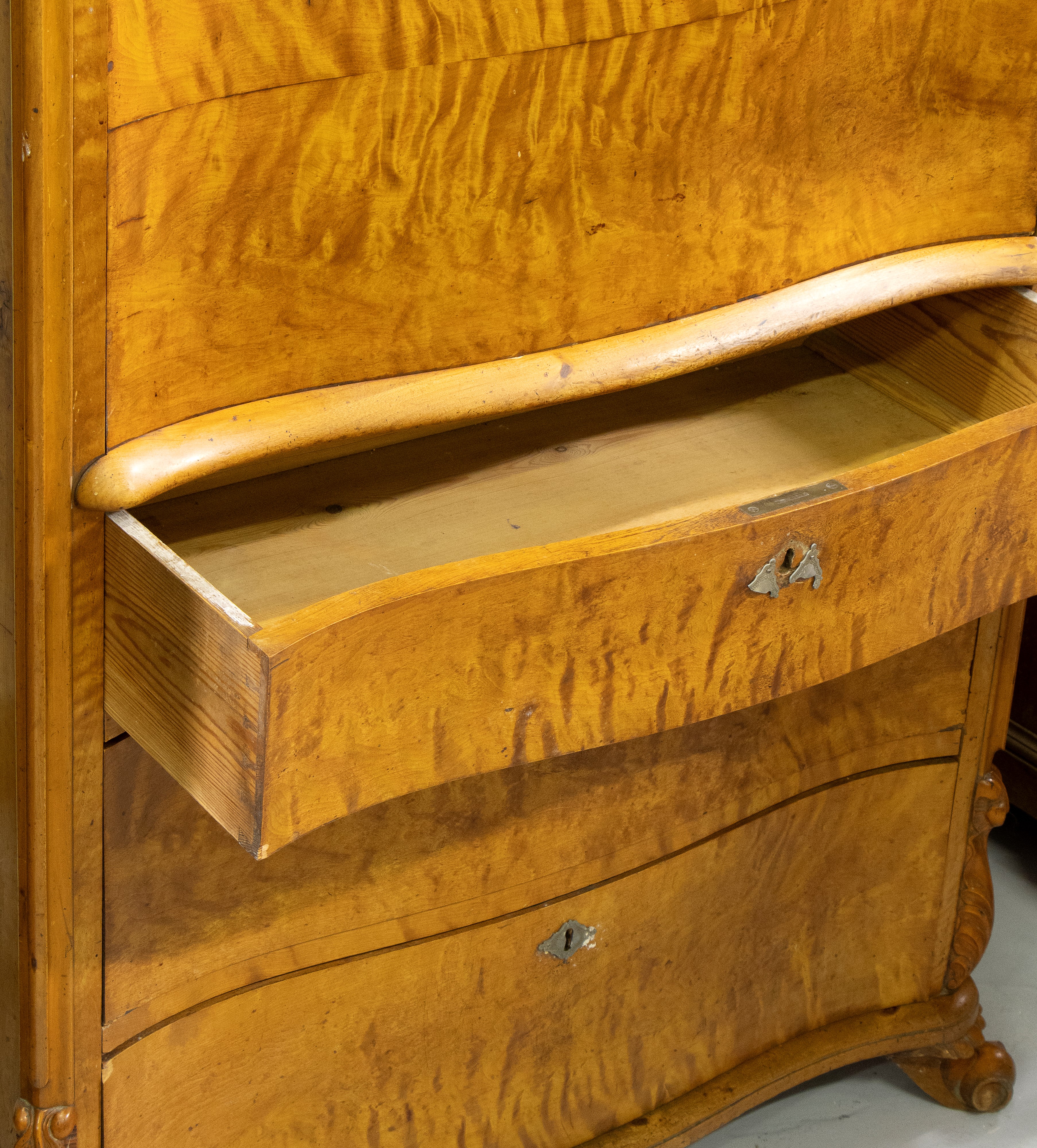 Secretaire doppio corpo Biedermeier, in legno di betulla (Svezia, XIX secolo)