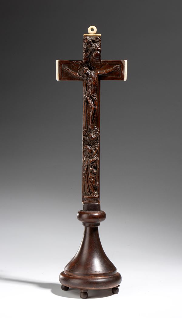 Cross-shaped reliquary