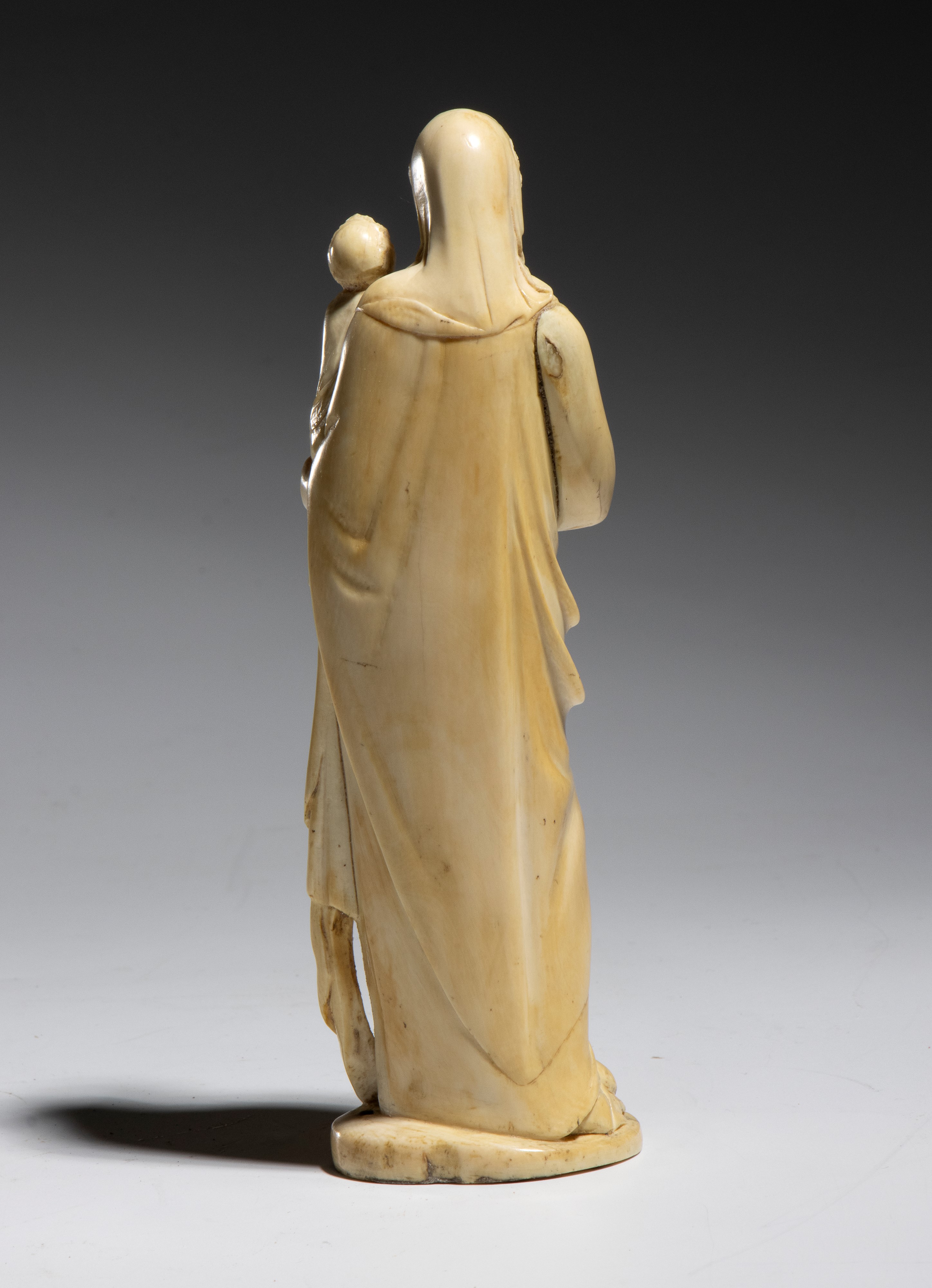 Madonna con Bambino, scultura in avorio, Italia o Francia, fine XVIII-inizio XIX secolo