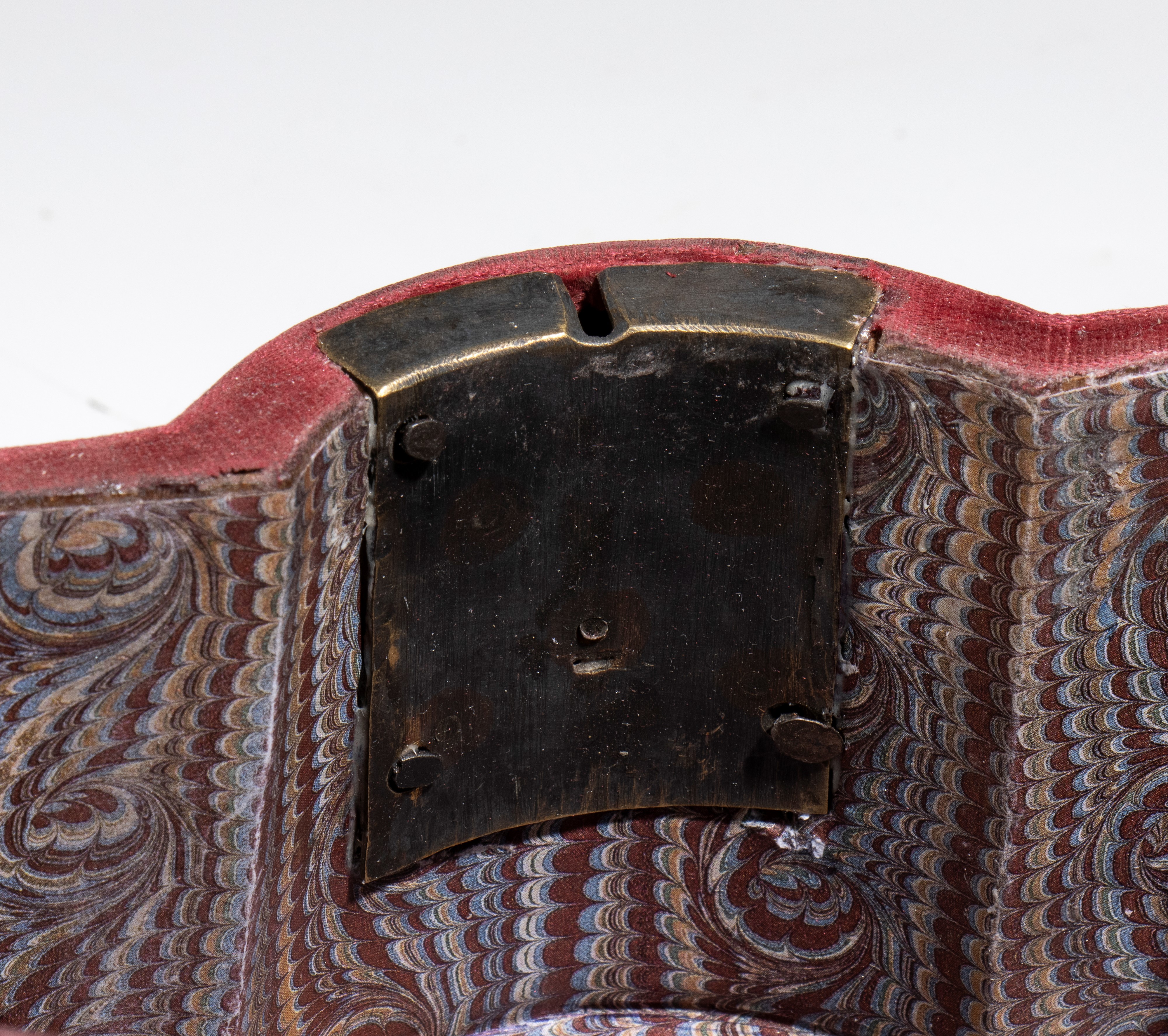 Cofanetto da camera in noce, velluto e bronzo dorato, fine XVII – inizi XVIII secolo