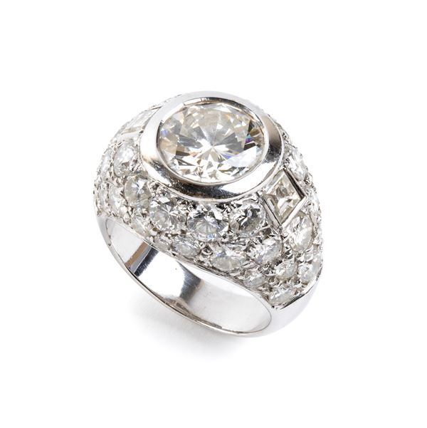 Anello in oro con diamanti