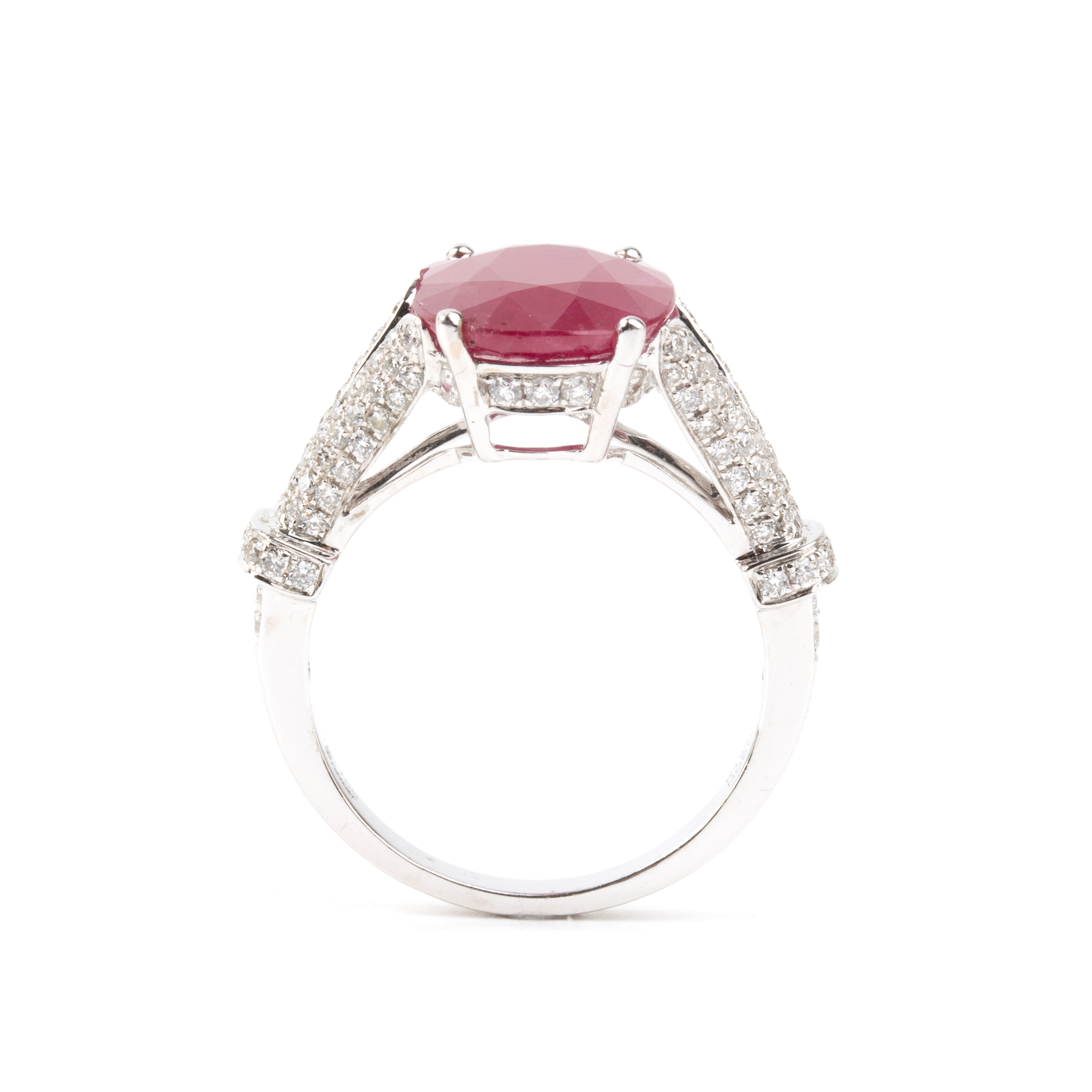 Branar Paris - Branar, Anello in oro bianco con rubino ovale e diamanti pavé