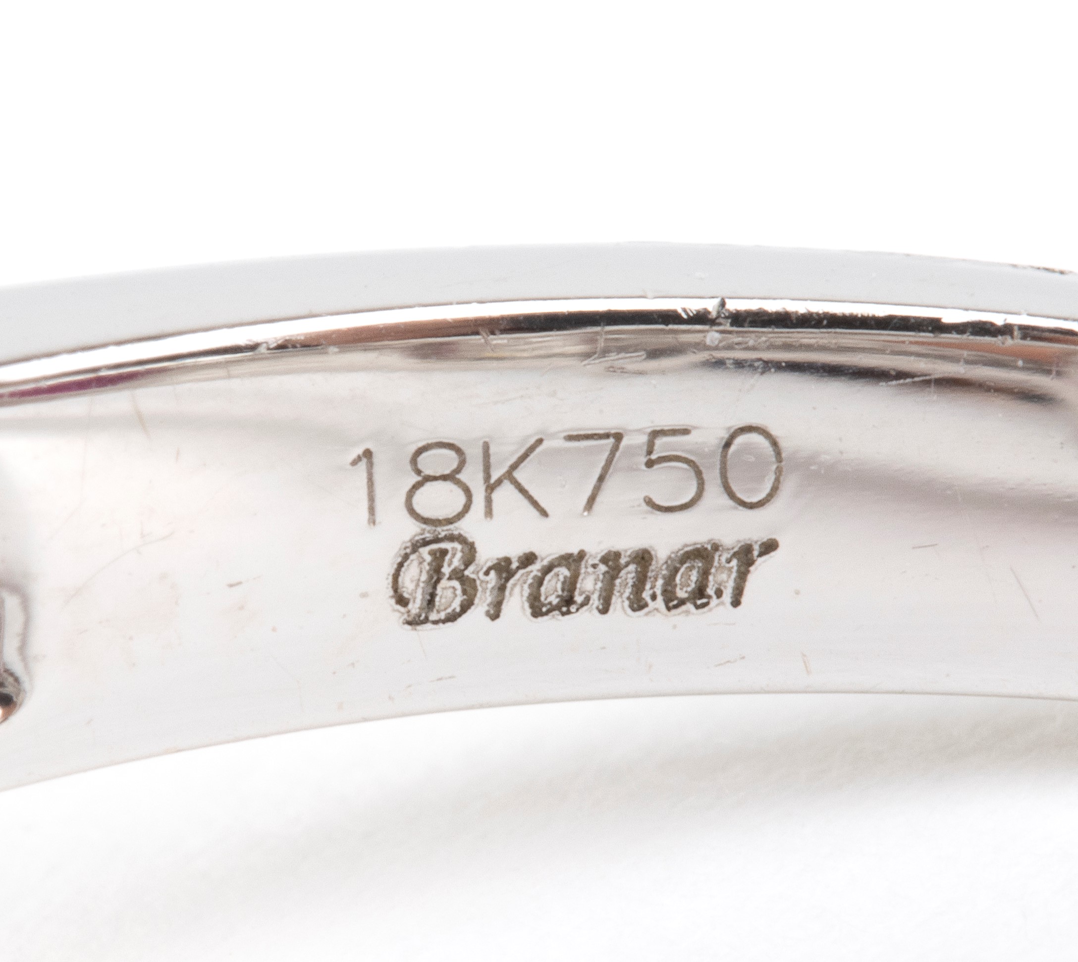 Branar Paris - Branar, Anello in oro bianco con rubino ovale e diamanti pavé