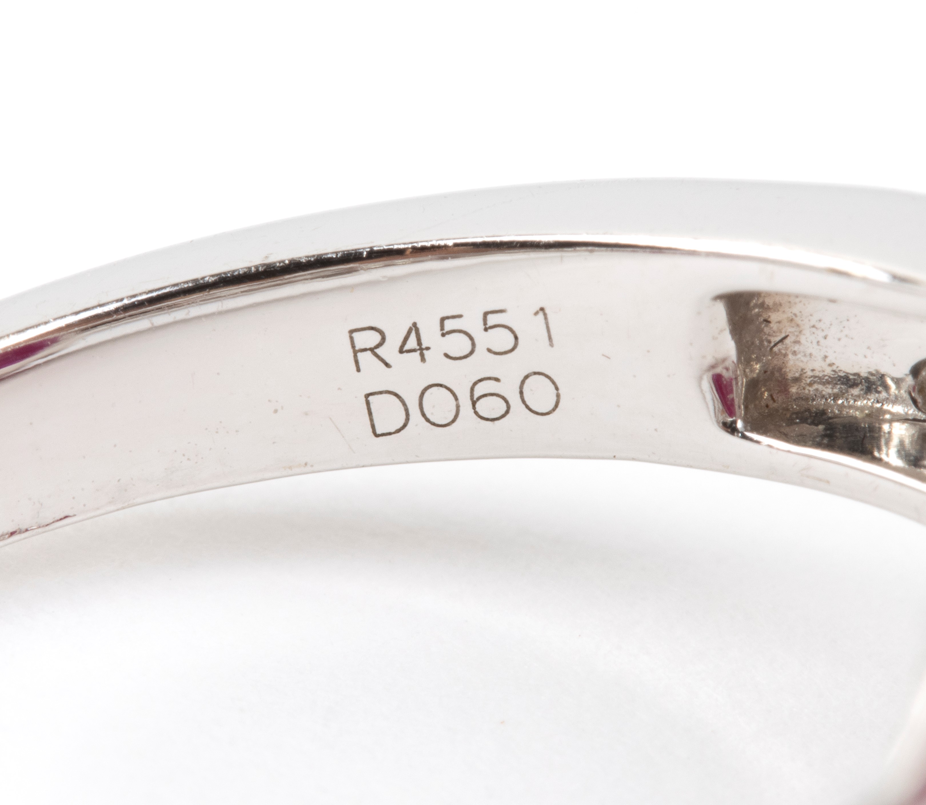 Branar Paris - Branar, Anello in oro bianco con rubino ovale e diamanti pavé