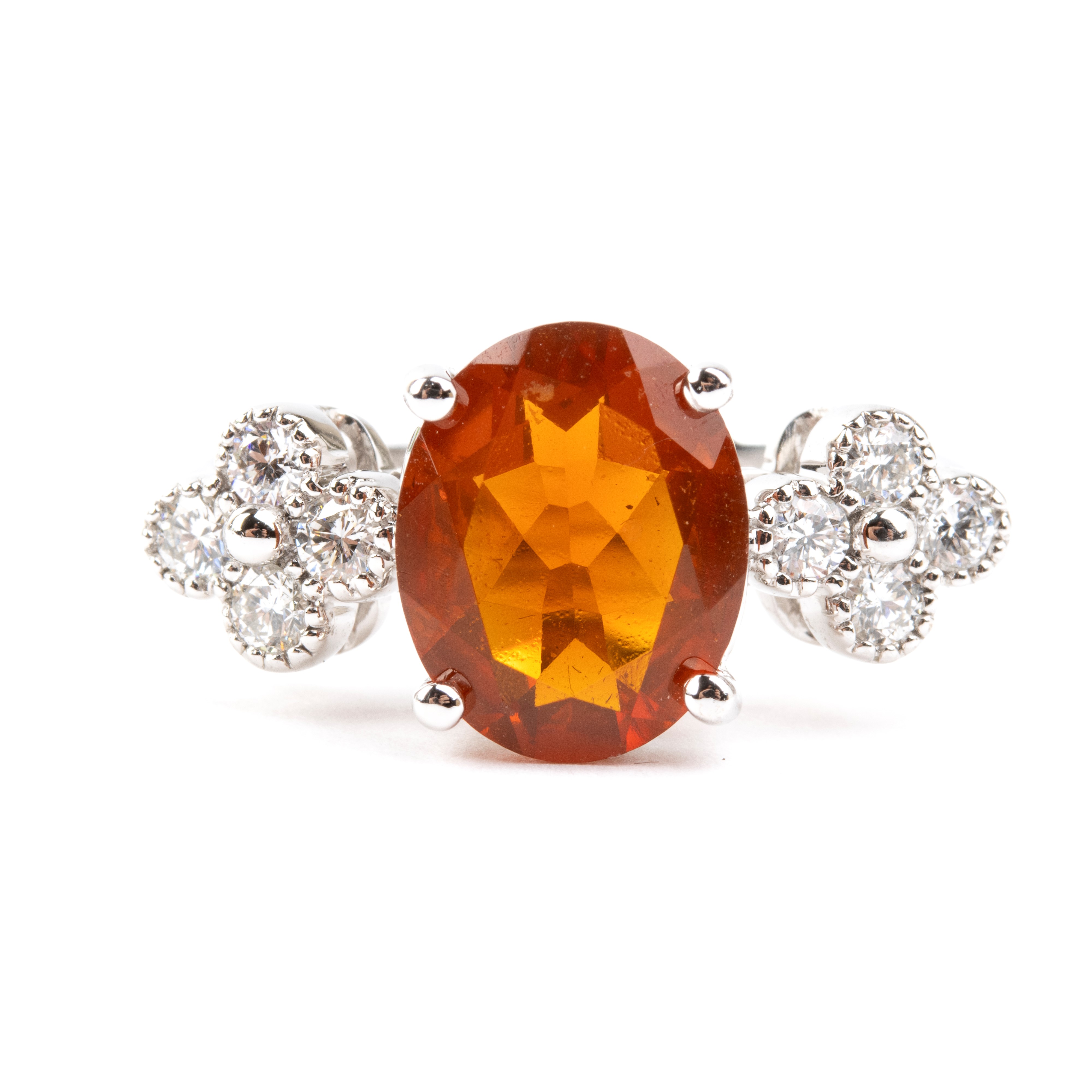 Oro bianco 18k, Anello con opale di fuoco ovale e diamanti
