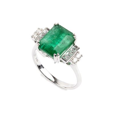 Anello in oro bianco 18k con smeraldo ottagonale e diamanti (taglio brillante e baguette)