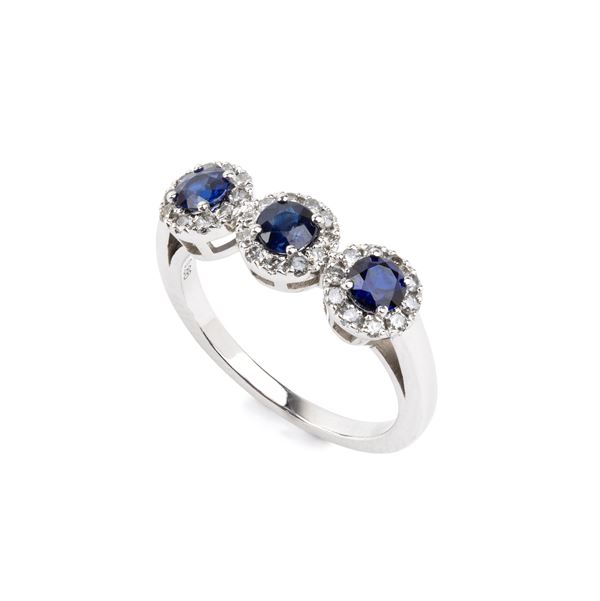 Anello in oro con zaffiri e diamanti   