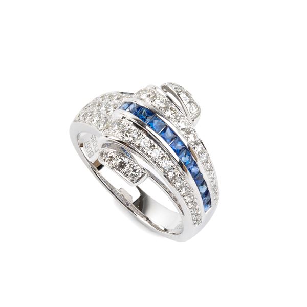 Anello in platino con diamanti e zaffiri  