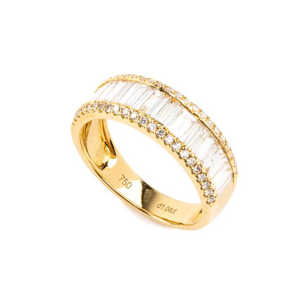 Anello in oro con diamanti   