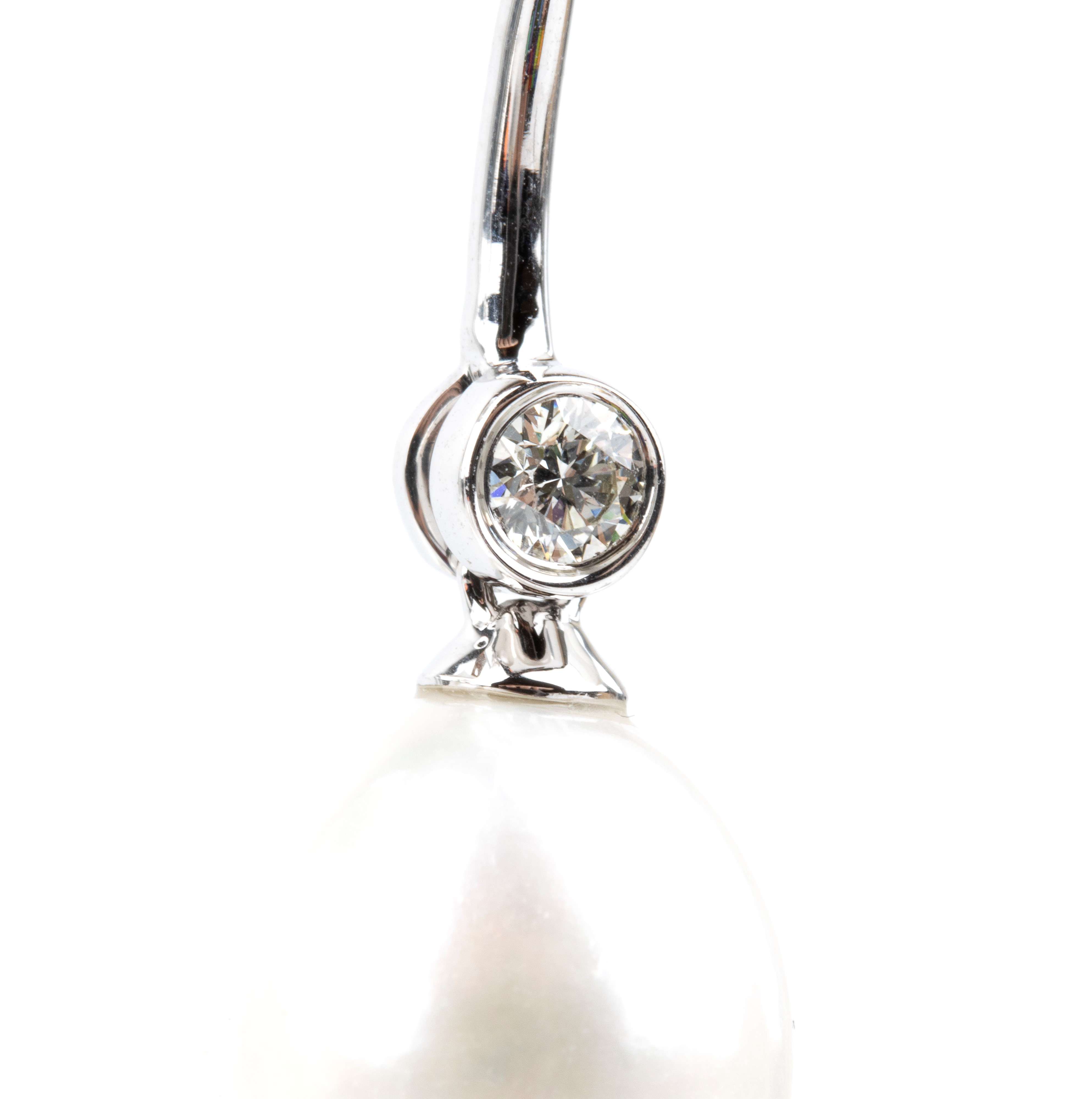 Branar Paris - Branar, Paio di orecchini pendenti con perla e diamante, oro bianco 18k