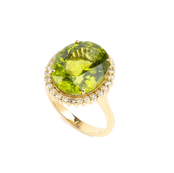 Anello in oro con peridoto e diamanti