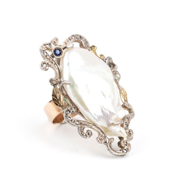 Anello in oro ed argento con perla scaramazza e diamanti    