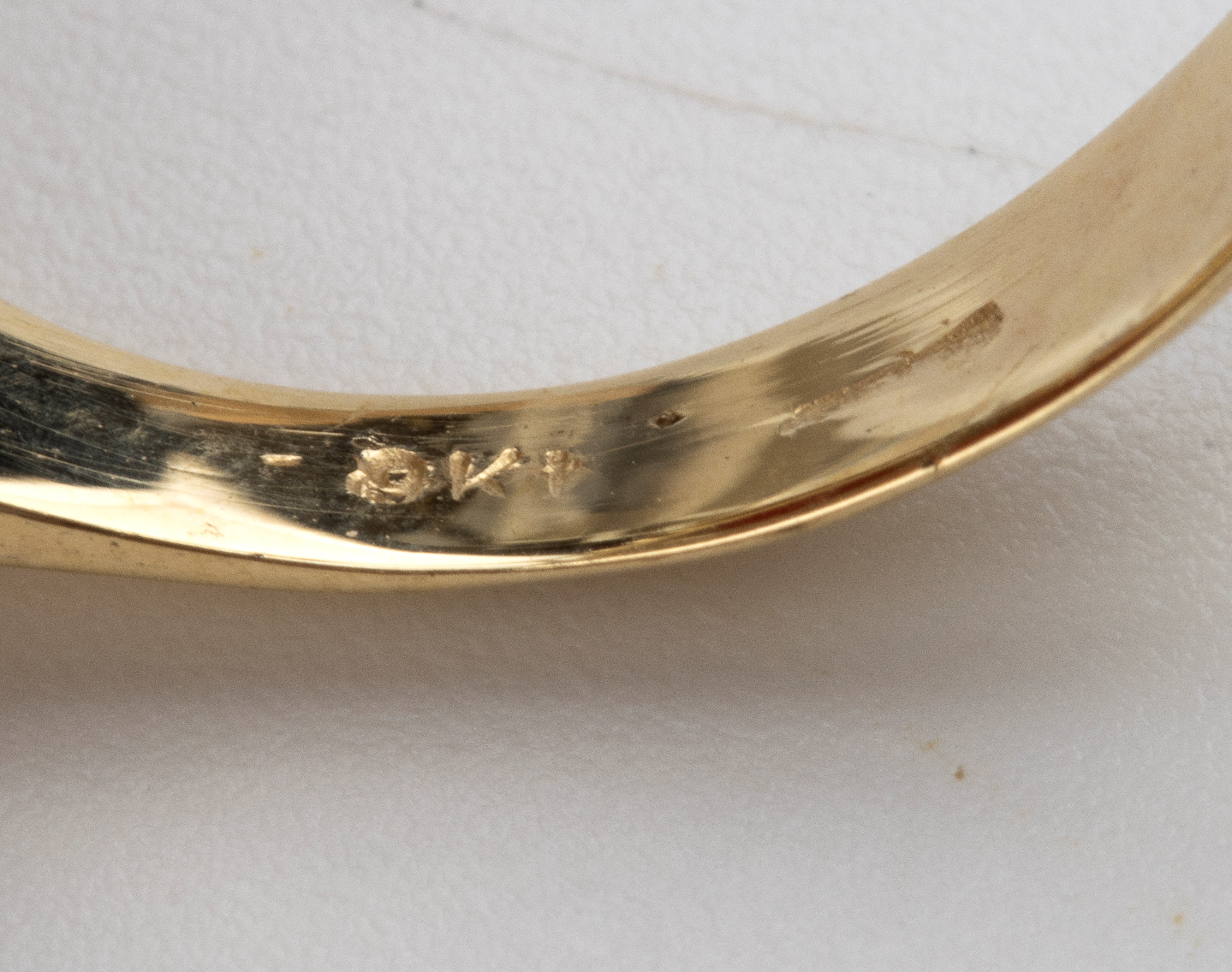 Anello in oro e argento 9k con corallo Mediterraneo (Corallium rubrum) e diamanti