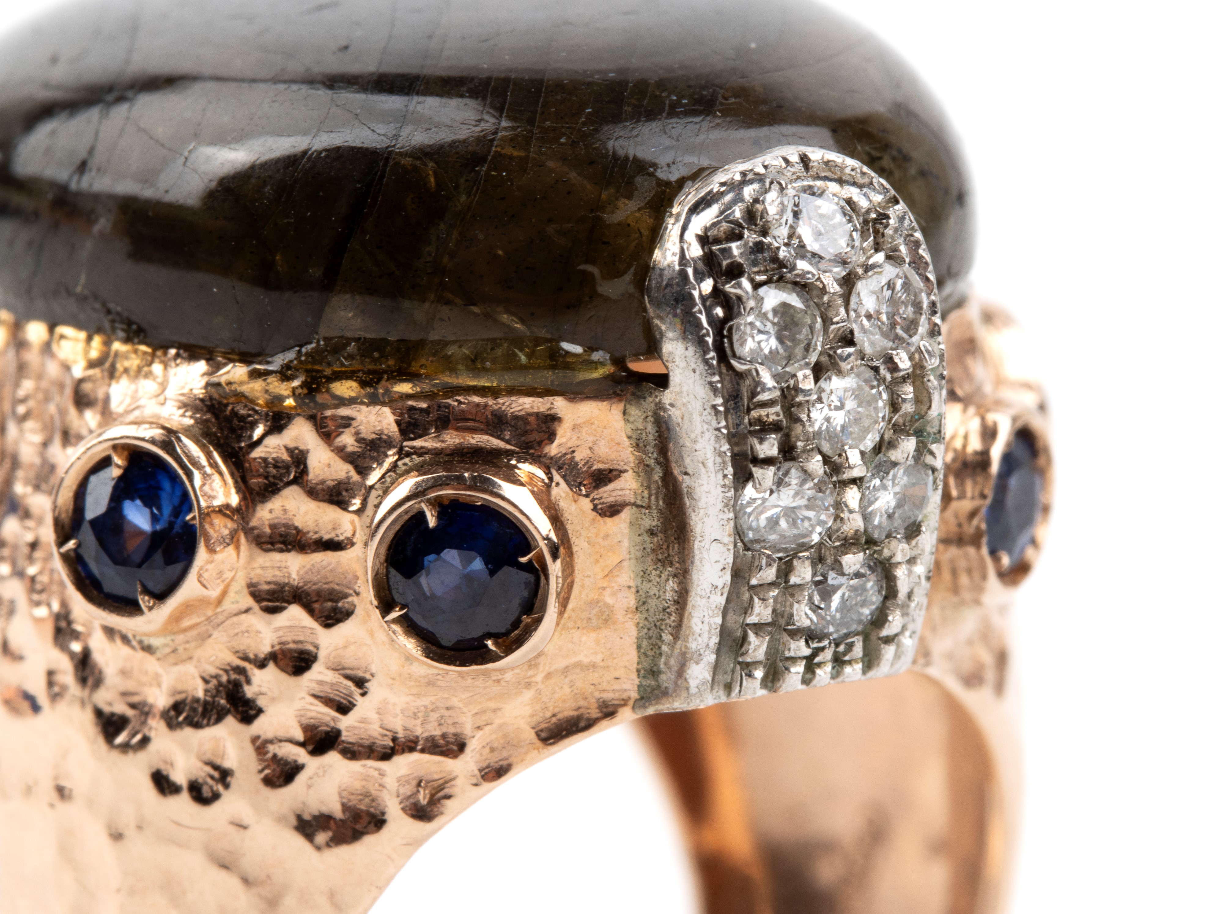 Anello in oro 9k rosa e argento 925 con labradorite cabochon e diamanti