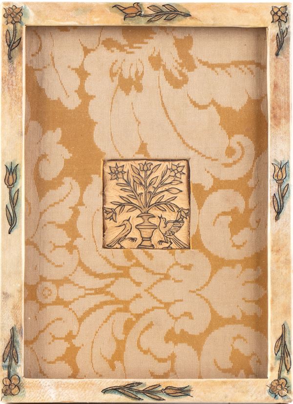 Vaso con fiori e due uccelli