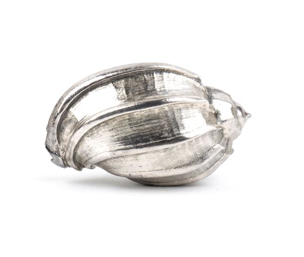 Conchiglia marina montata in argento