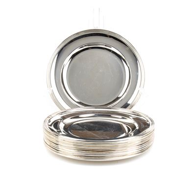 Set di 12 piatti italiani in argento 800/1000, prima metà del XX secolo