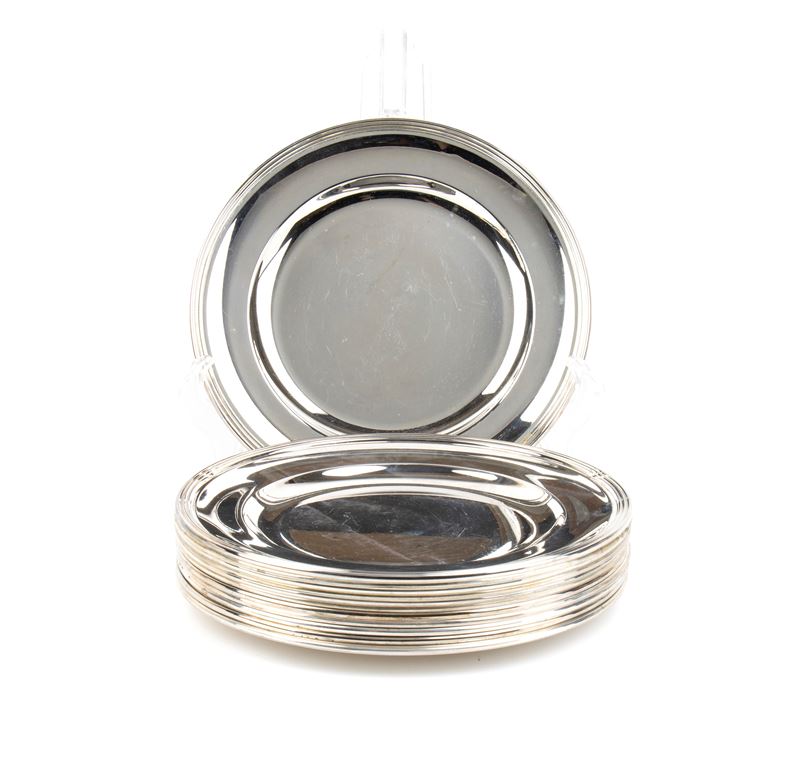 Set di 12 piatti italiani in argento 800/1000, prima metà del XX secolo