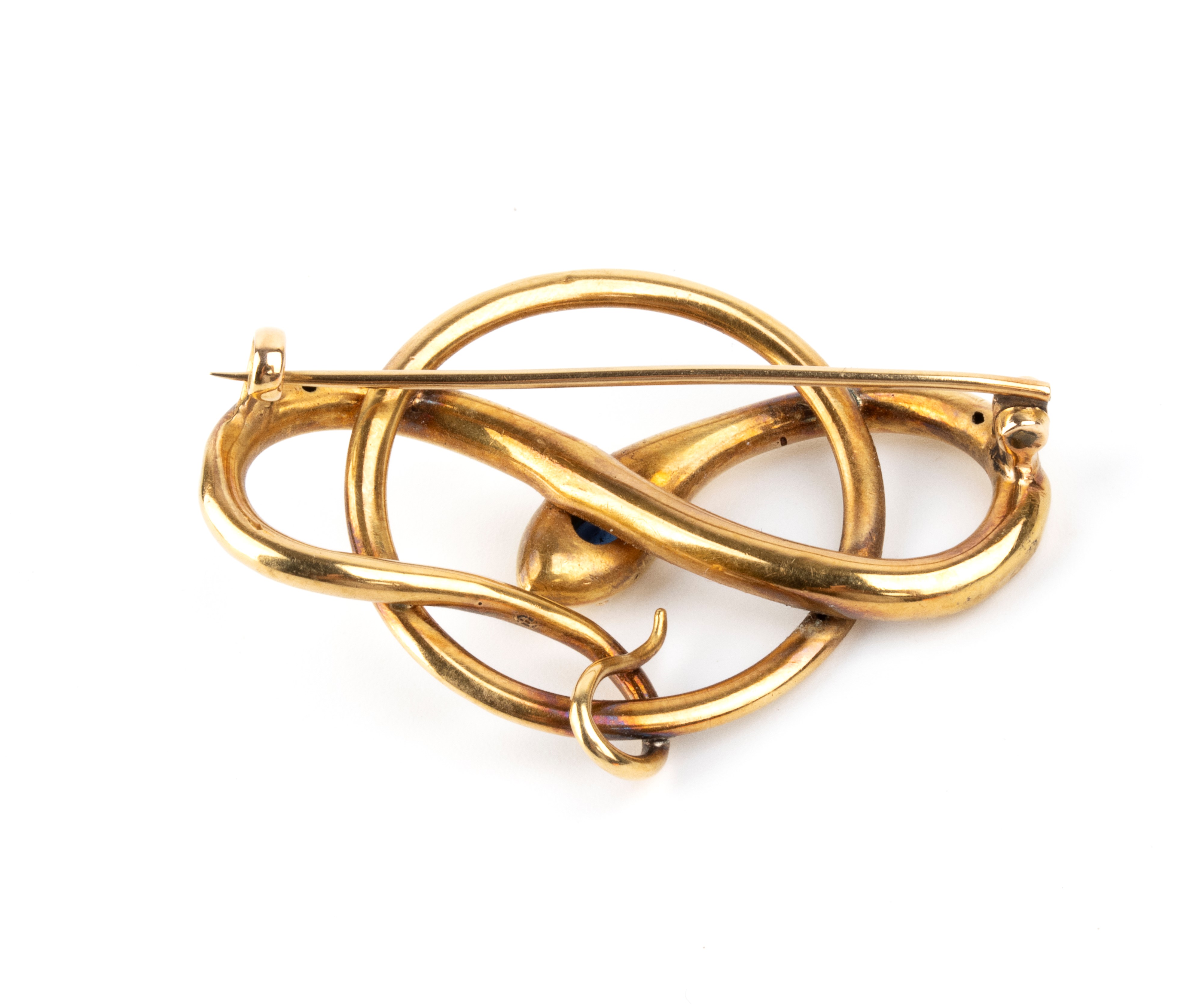 Italia (circa 1865-1890), Spilla a forma di serpente annodato in oro con zaffiro blu incastonato
