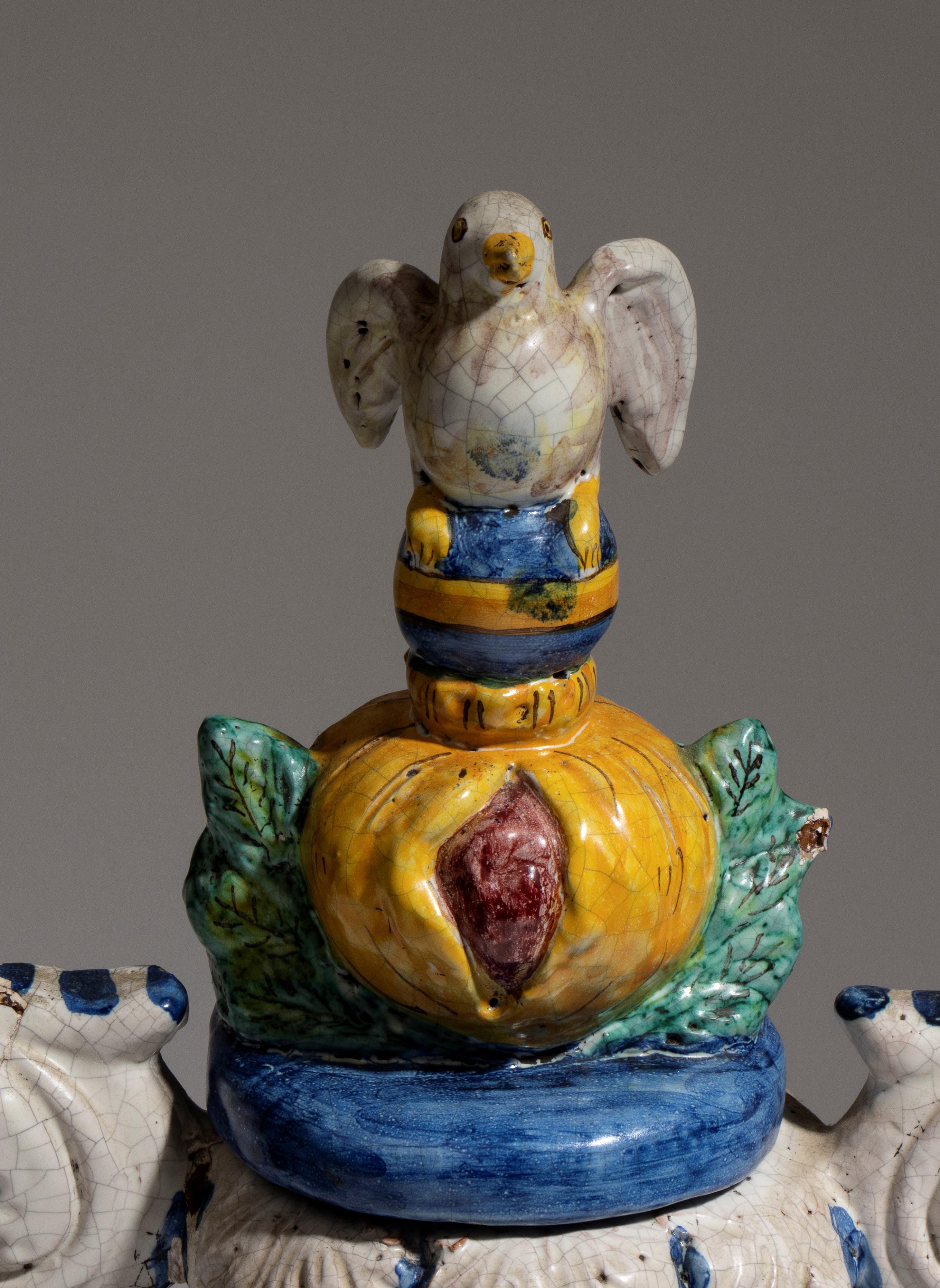 Besnik Harizi - Ceramica di Caltagirone, Vaso biansato blu e bianco (fine XX secolo)