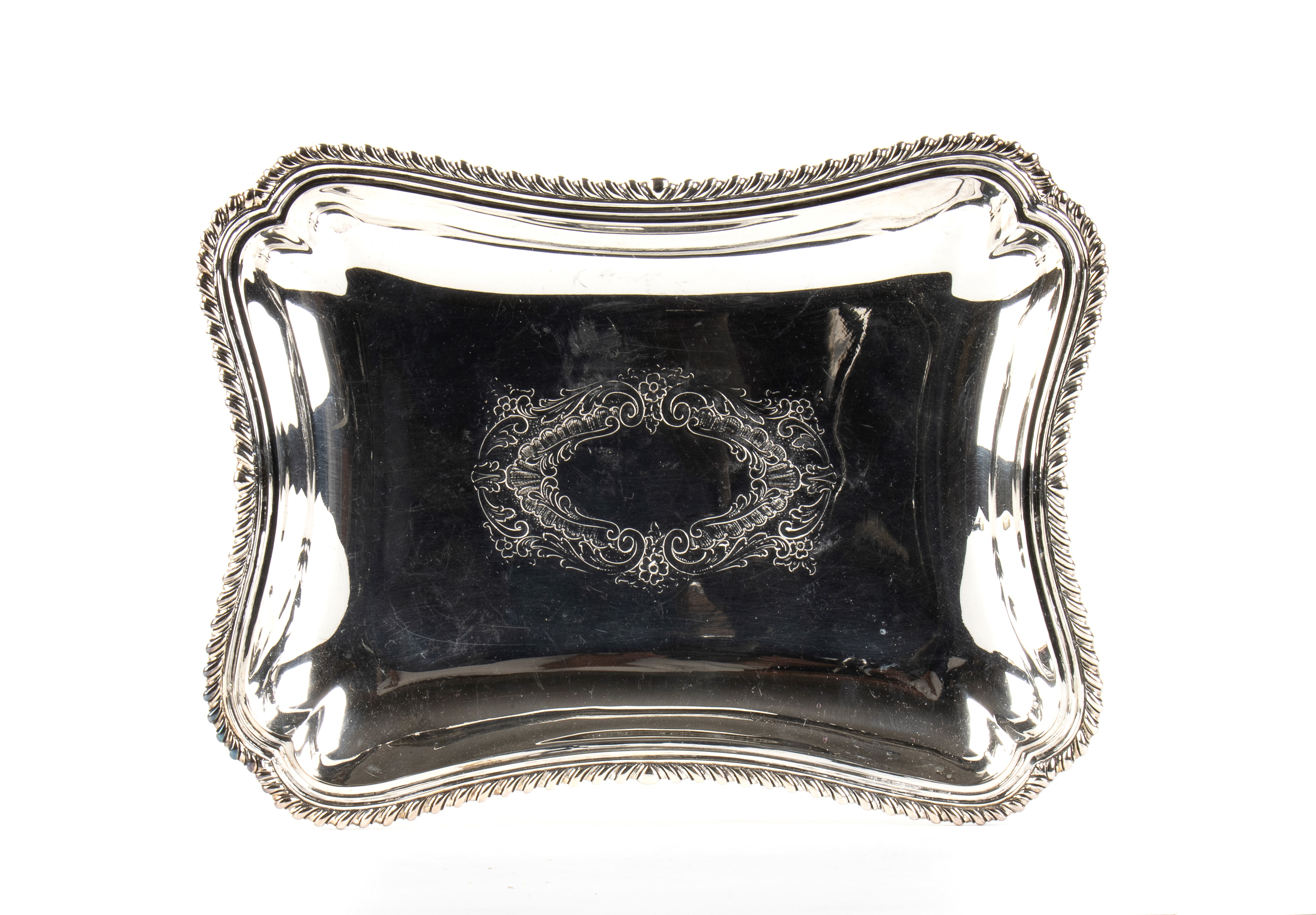 Cestino italiano in argento 800/1000, inciso floreale (1935-1945)