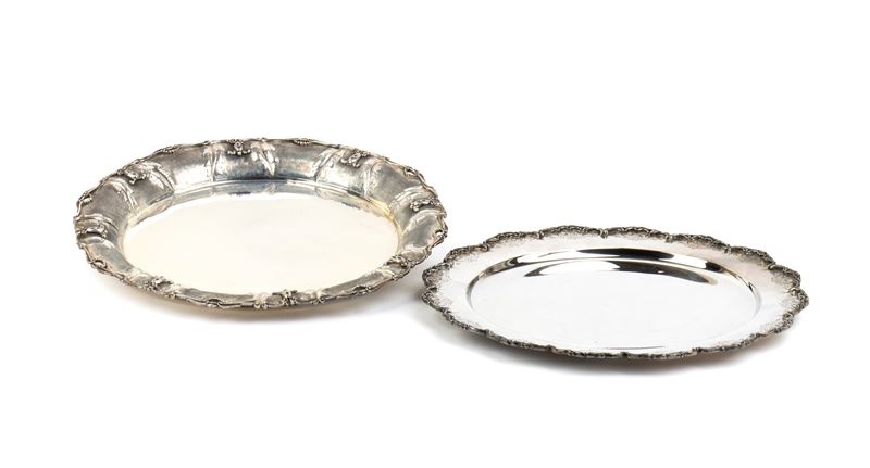 Argenteria italiana del XX secolo, due piatti in argento 800/1000