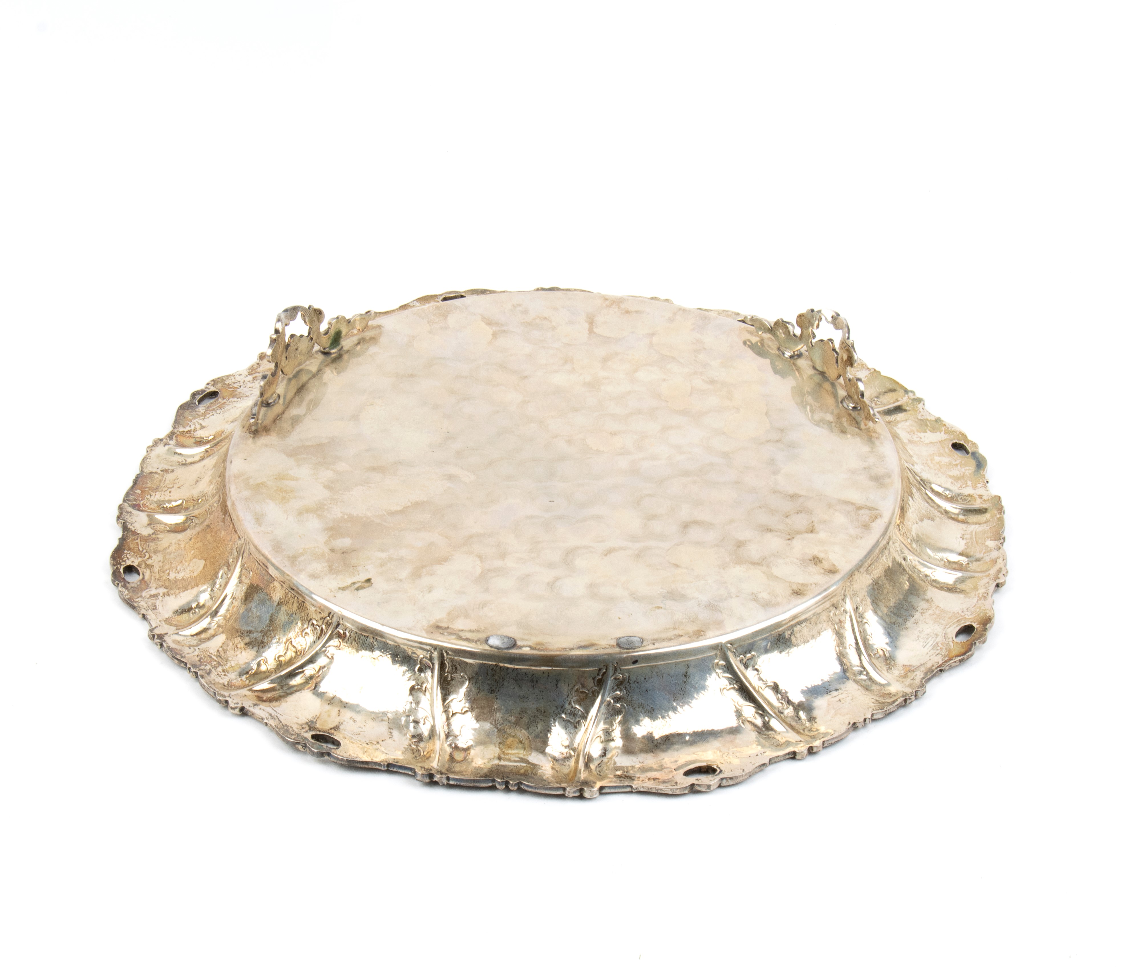 Argenteria italiana del XX secolo, due piatti in argento 800/1000