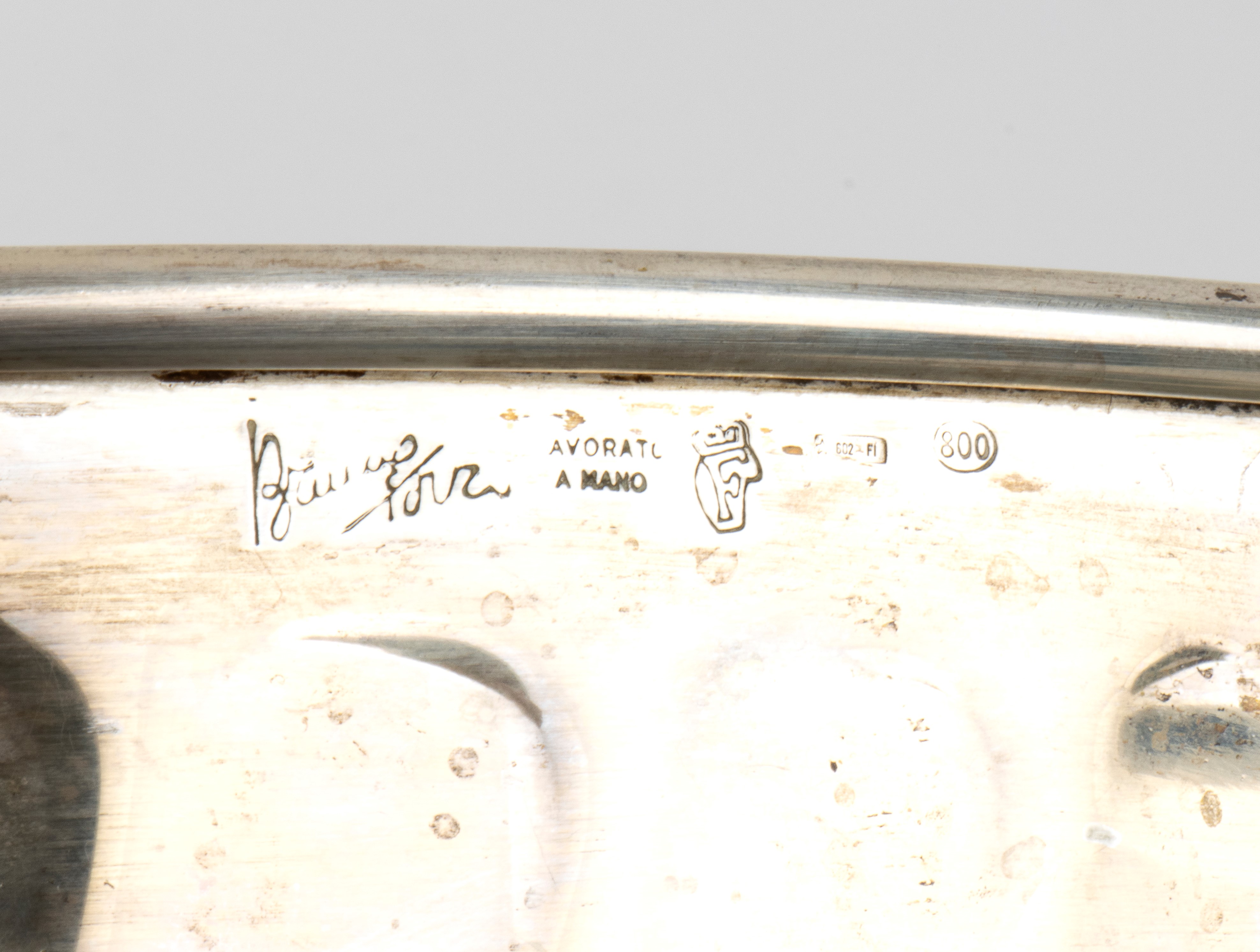 Argenteria italiana, Coppia di ciotole rotonde in argento 800/1000 (punzoni “I LEONI” e lavorazio...