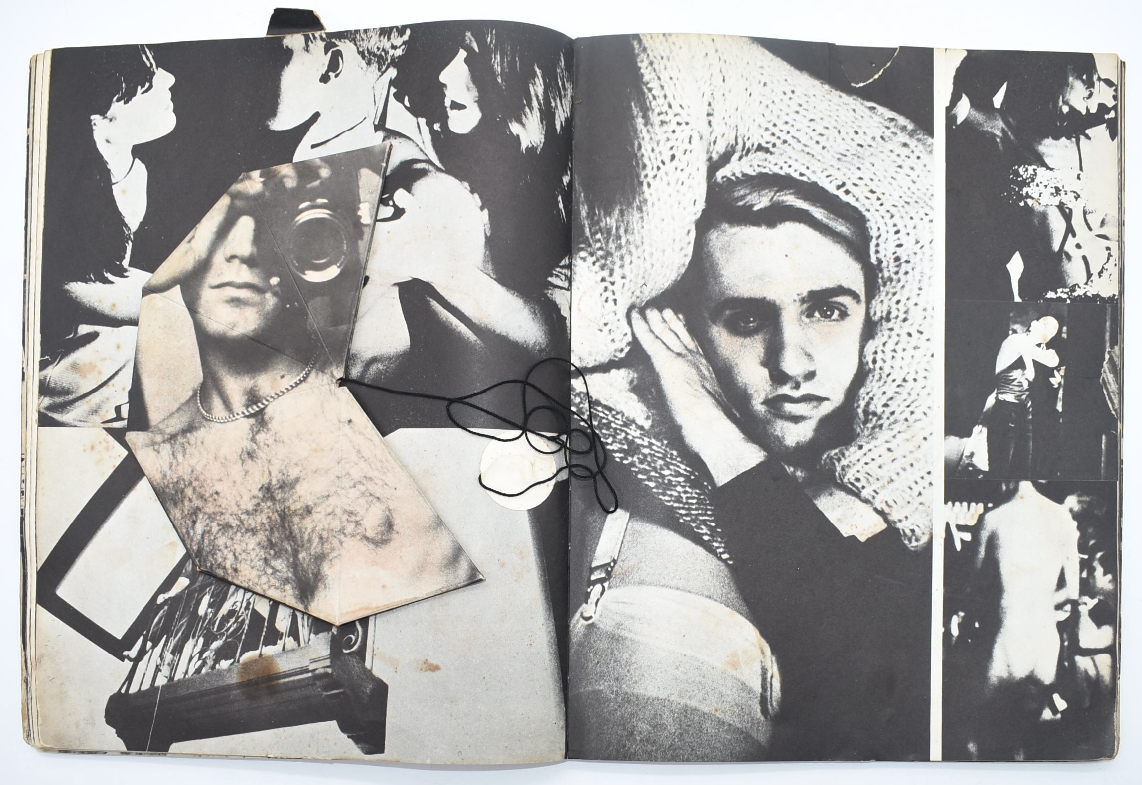 Andy Warhol, Andy Warhol's Index Book. Prima edizione, 1967 (libro d'artista con inserti pop-up)