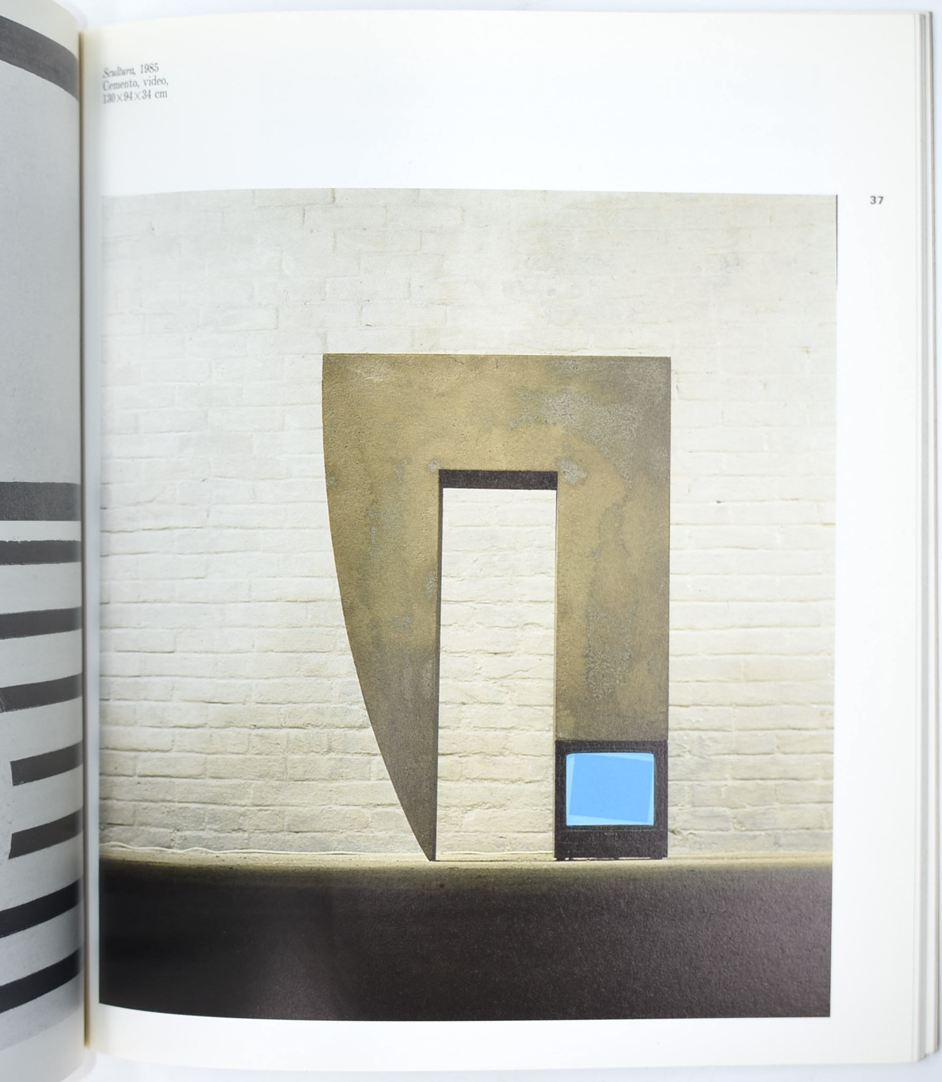 Francesco Vincitorio, Achille Perilli Continuum 1947/1982; Flavio Caroli, Nuove geometrie; Capogr...