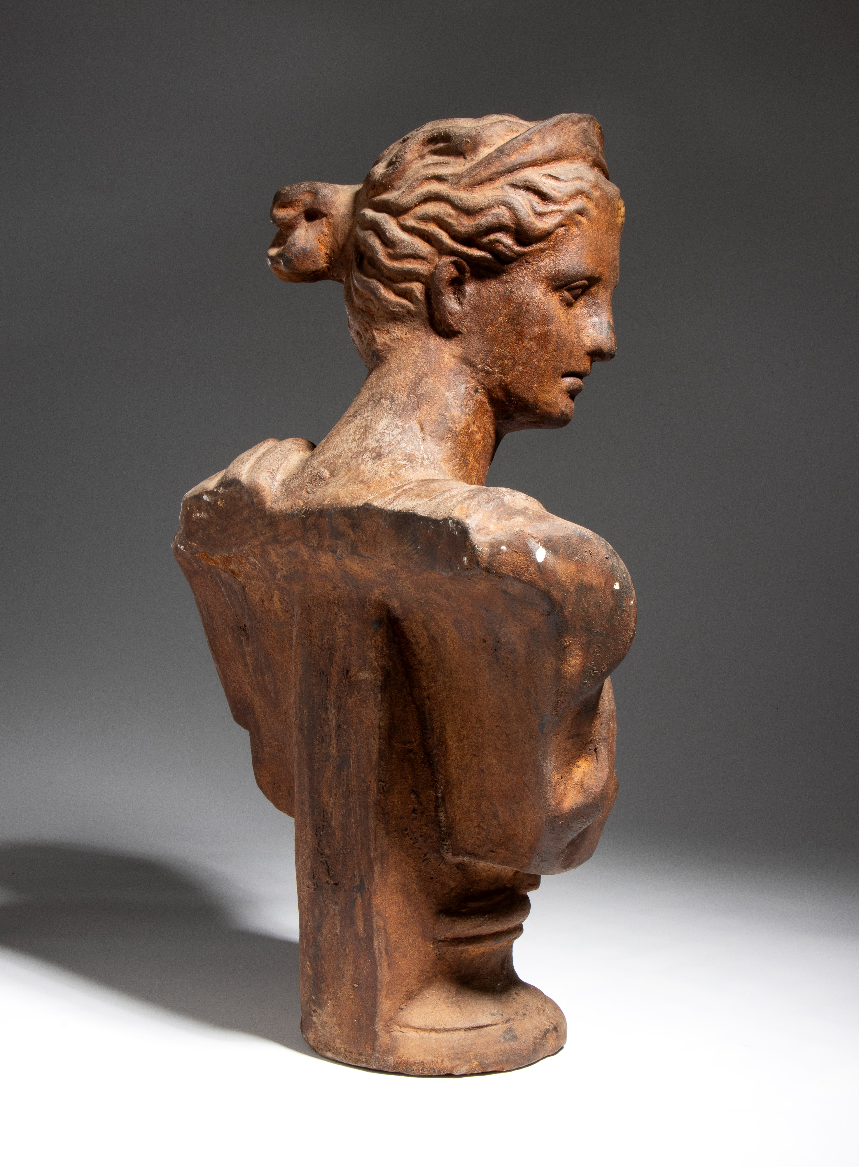 Busto di Diana, scultura in ferro, fine XIX - inizio XX secolo