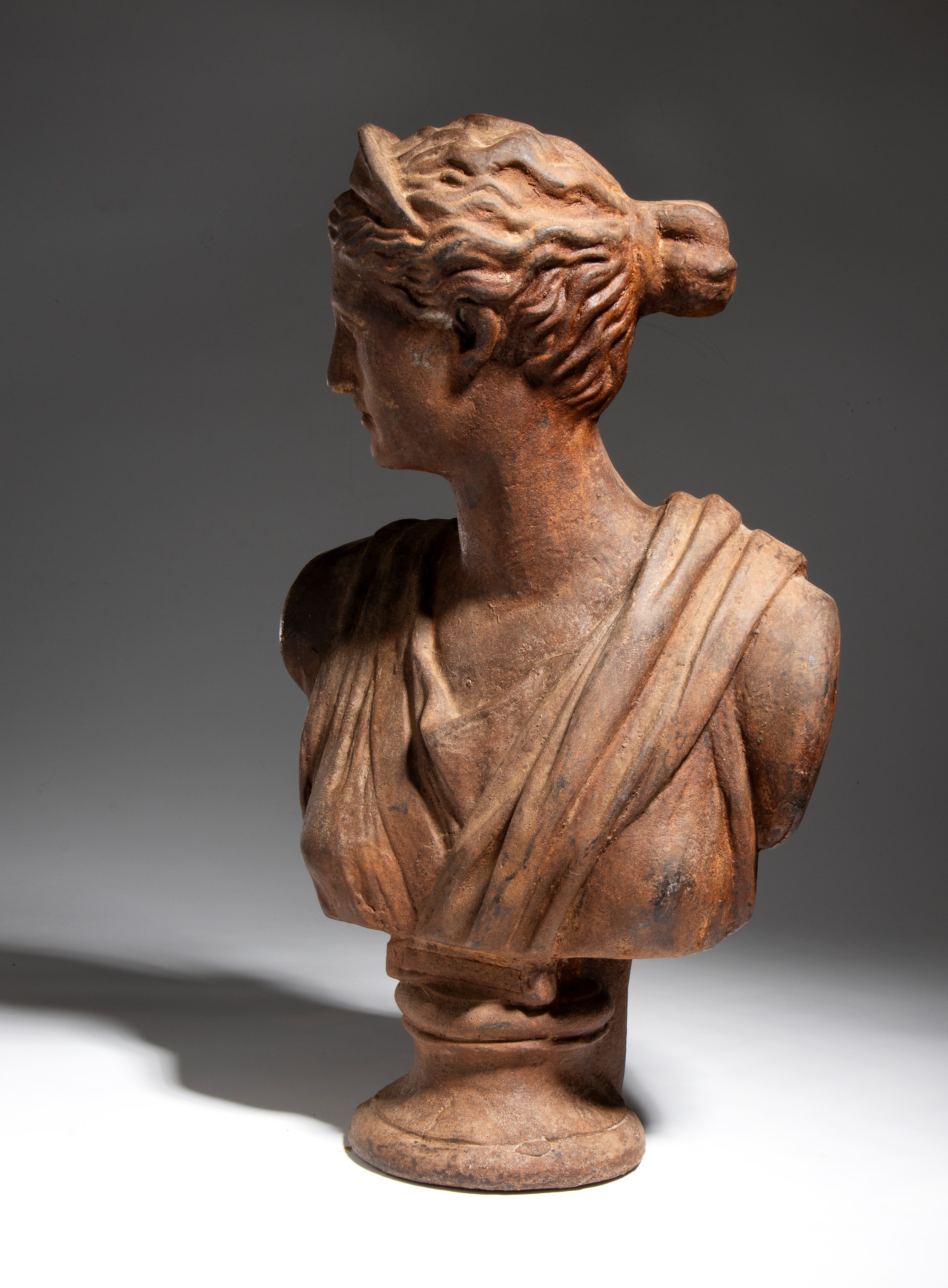 Busto di Diana, scultura in ferro, fine XIX - inizio XX secolo