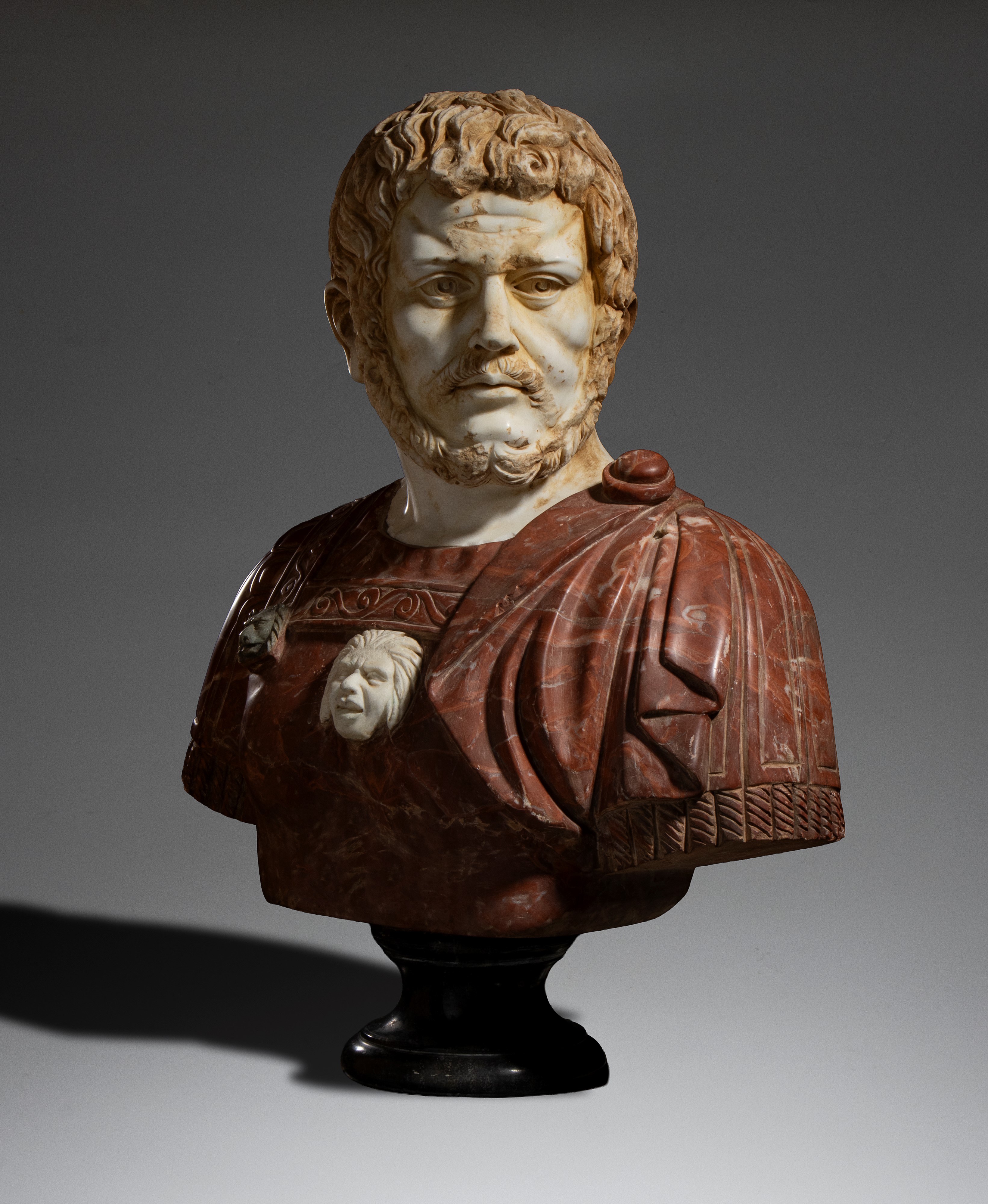 Busto raffigurante l’imperatore Caracalla, in marmi policromi, replica neoclassica del XX secolo