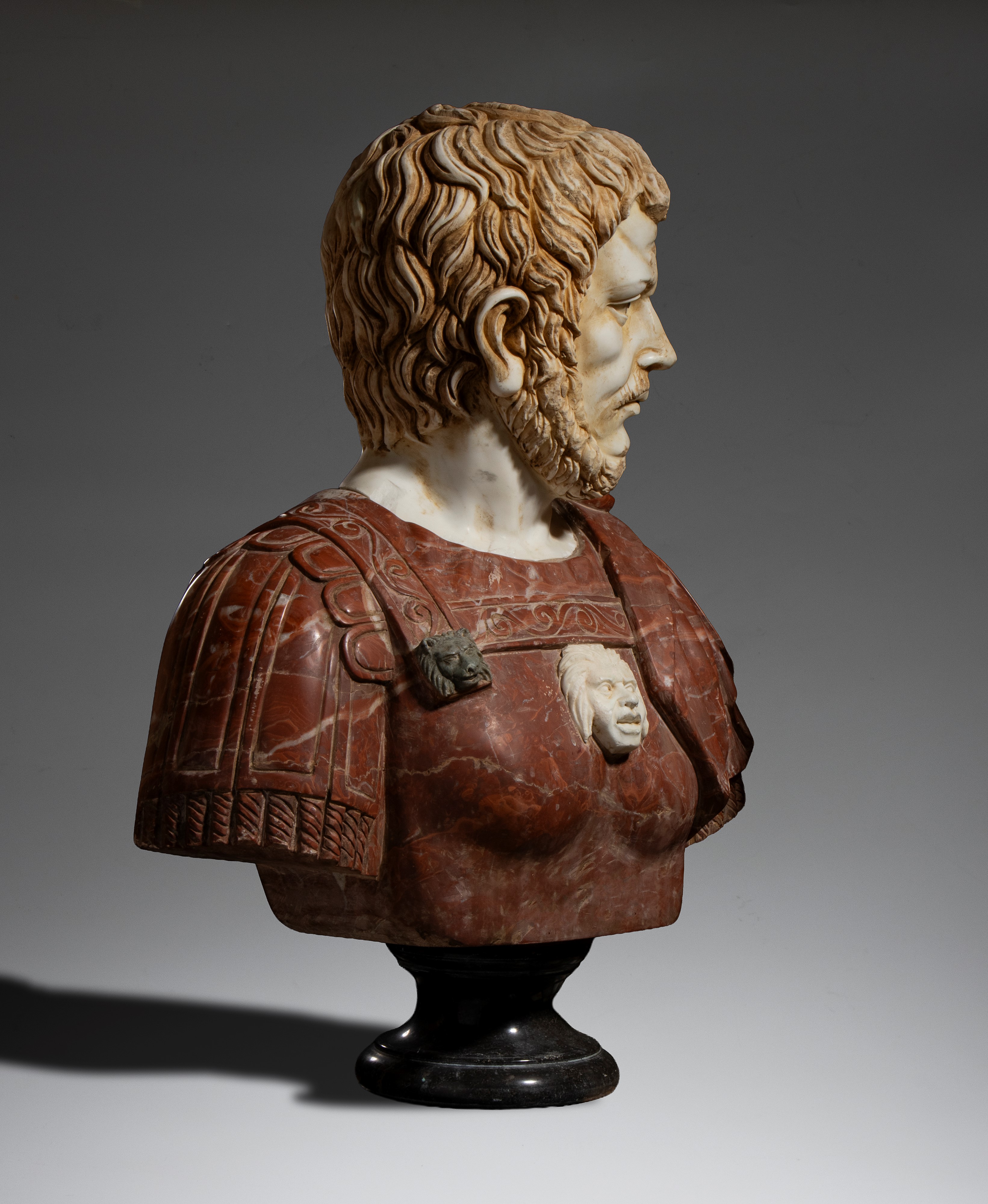 Busto raffigurante l’imperatore Caracalla, in marmi policromi, replica neoclassica del XX secolo