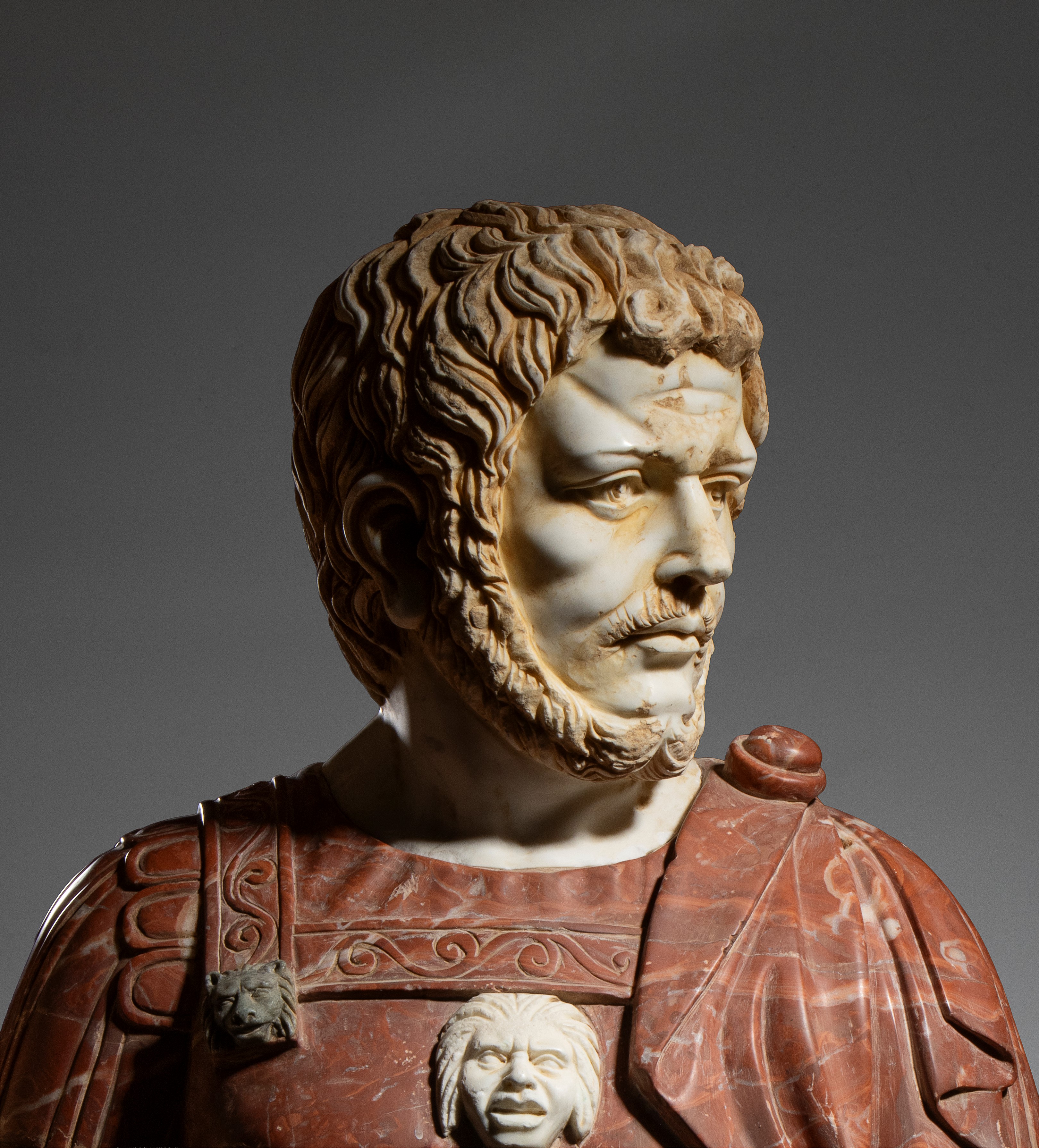Busto raffigurante l’imperatore Caracalla, in marmi policromi, replica neoclassica del XX secolo