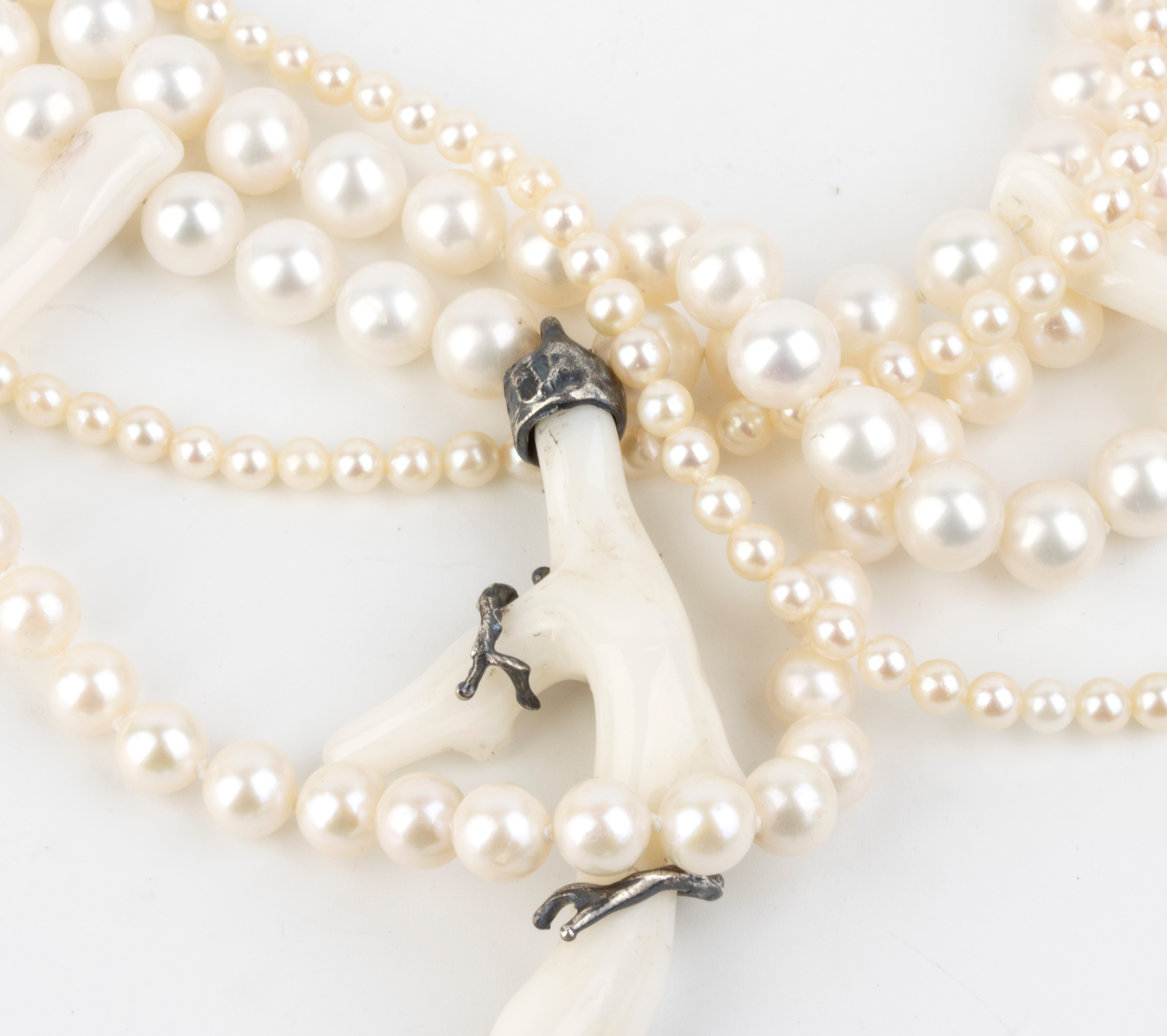 Isabella Astengo - Collana in perle con corallo bianco e chiusura in argento