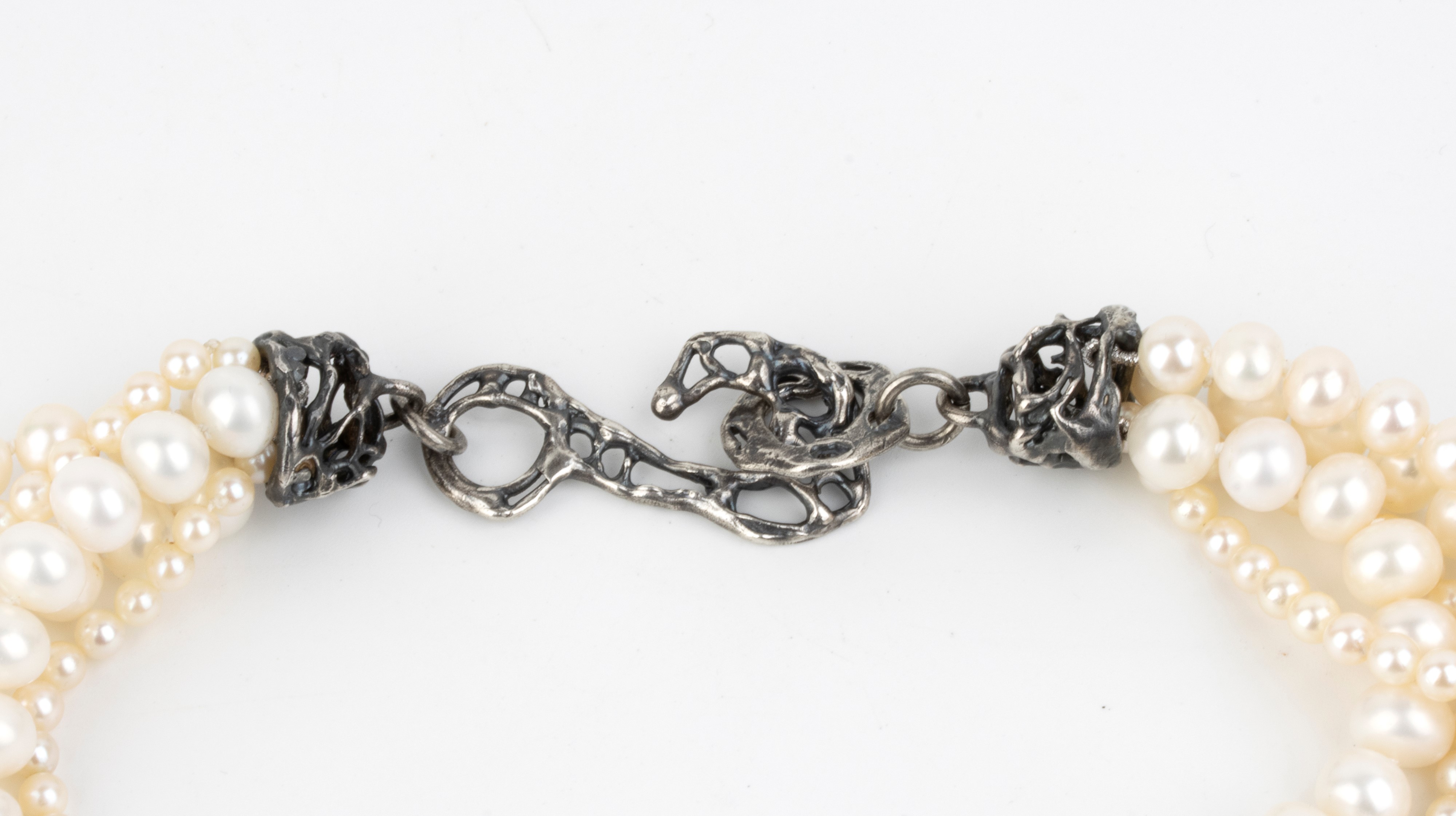Isabella Astengo - Collana in perle con corallo bianco e chiusura in argento