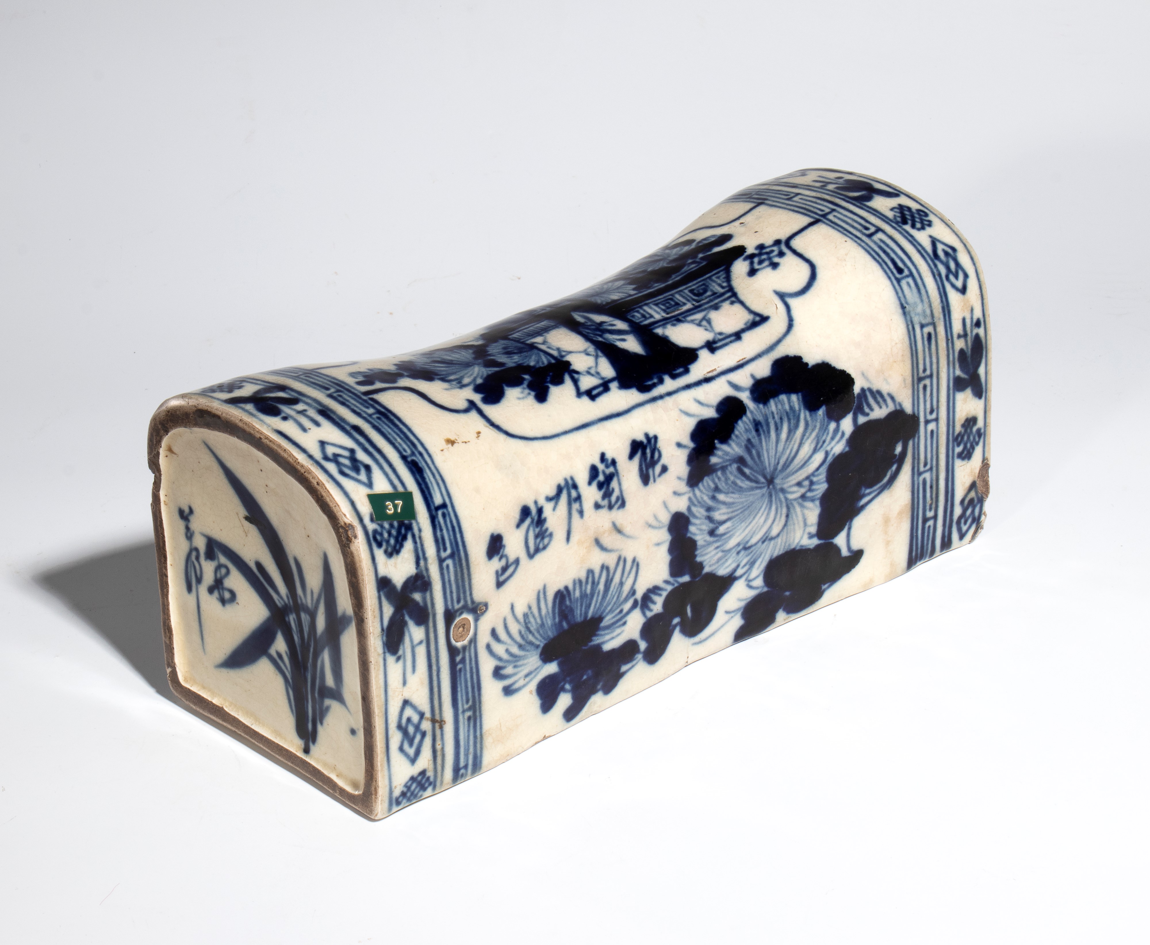 Cuscino in porcellana, motivo orientale, Cina, XX secolo