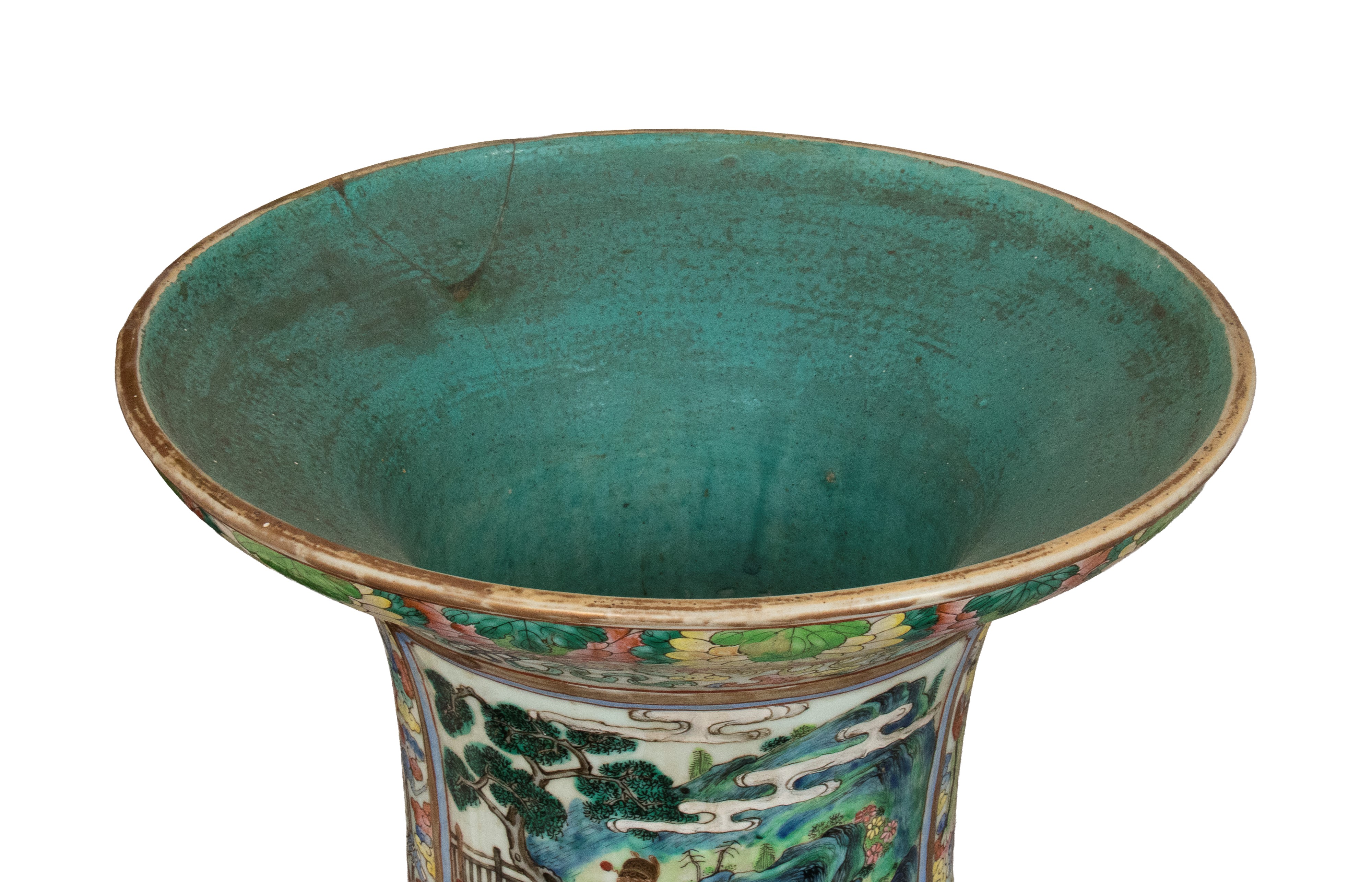 Cina, Grande vaso in porcellana decorato a smalti policromi in stile famille rose