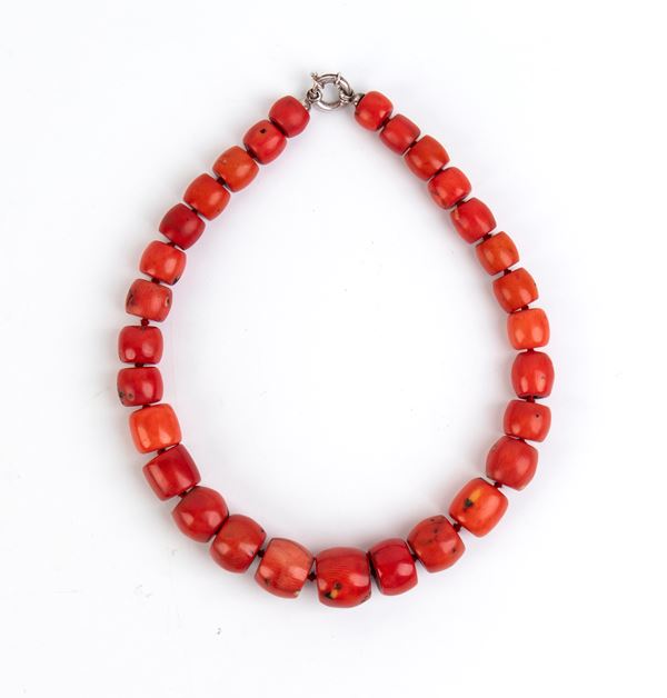 Vegetable coral necklace. Tibet, 20th century