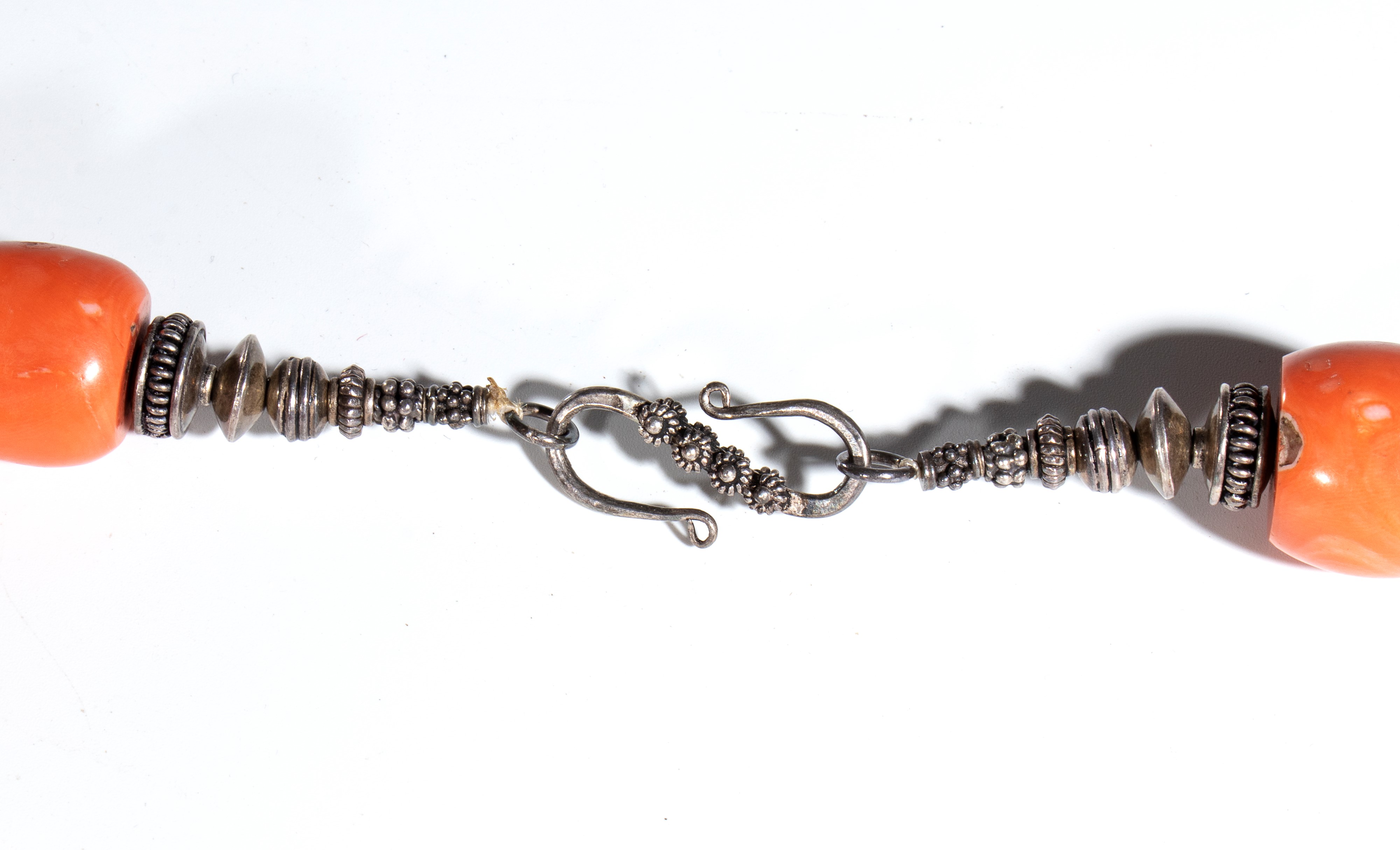 Bracciale di perle di corallo, Tibet o Nepal, XX secolo