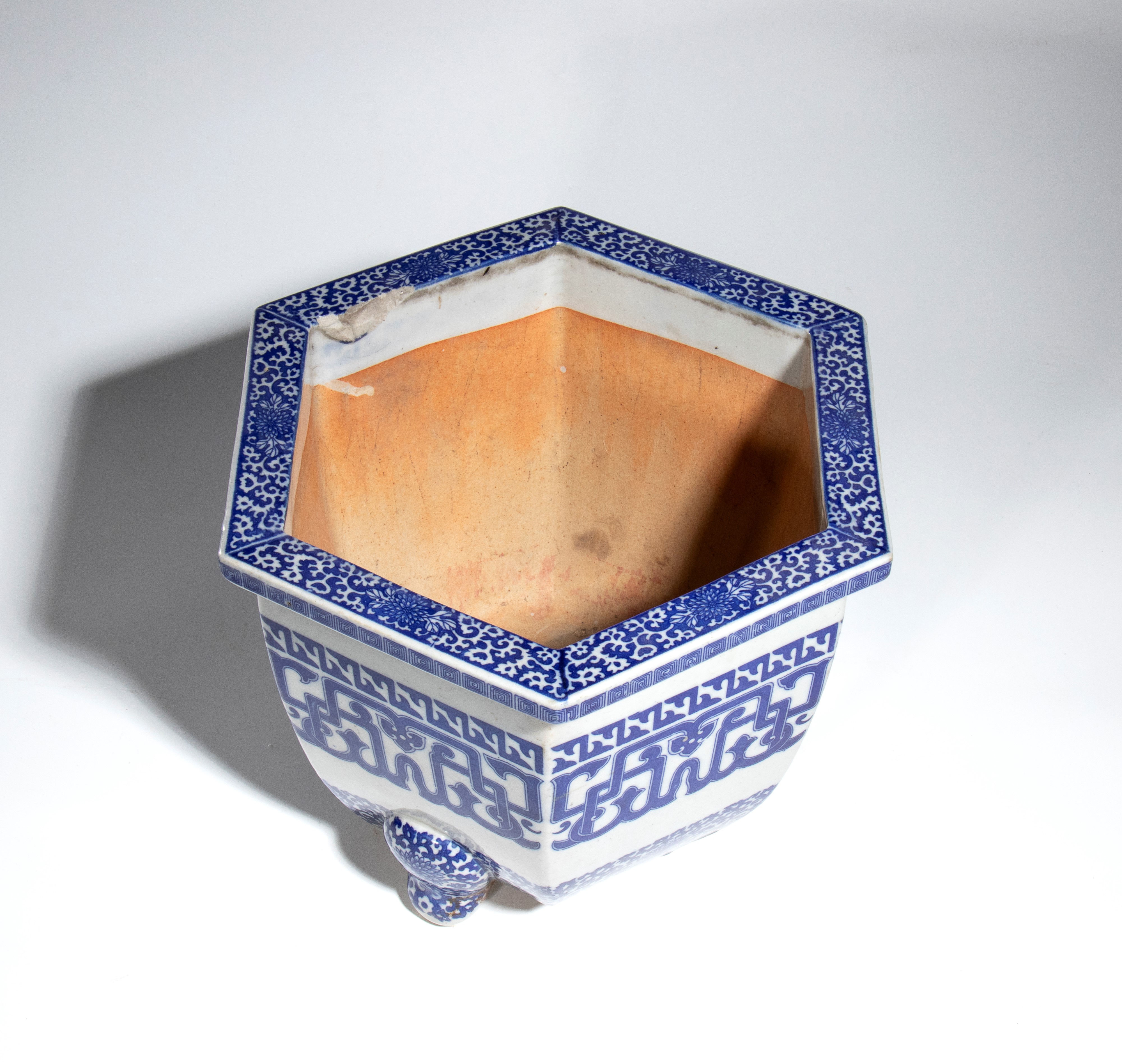 Cachepot, porcellana bianca e blu decorata a motivi floreali e geometrici