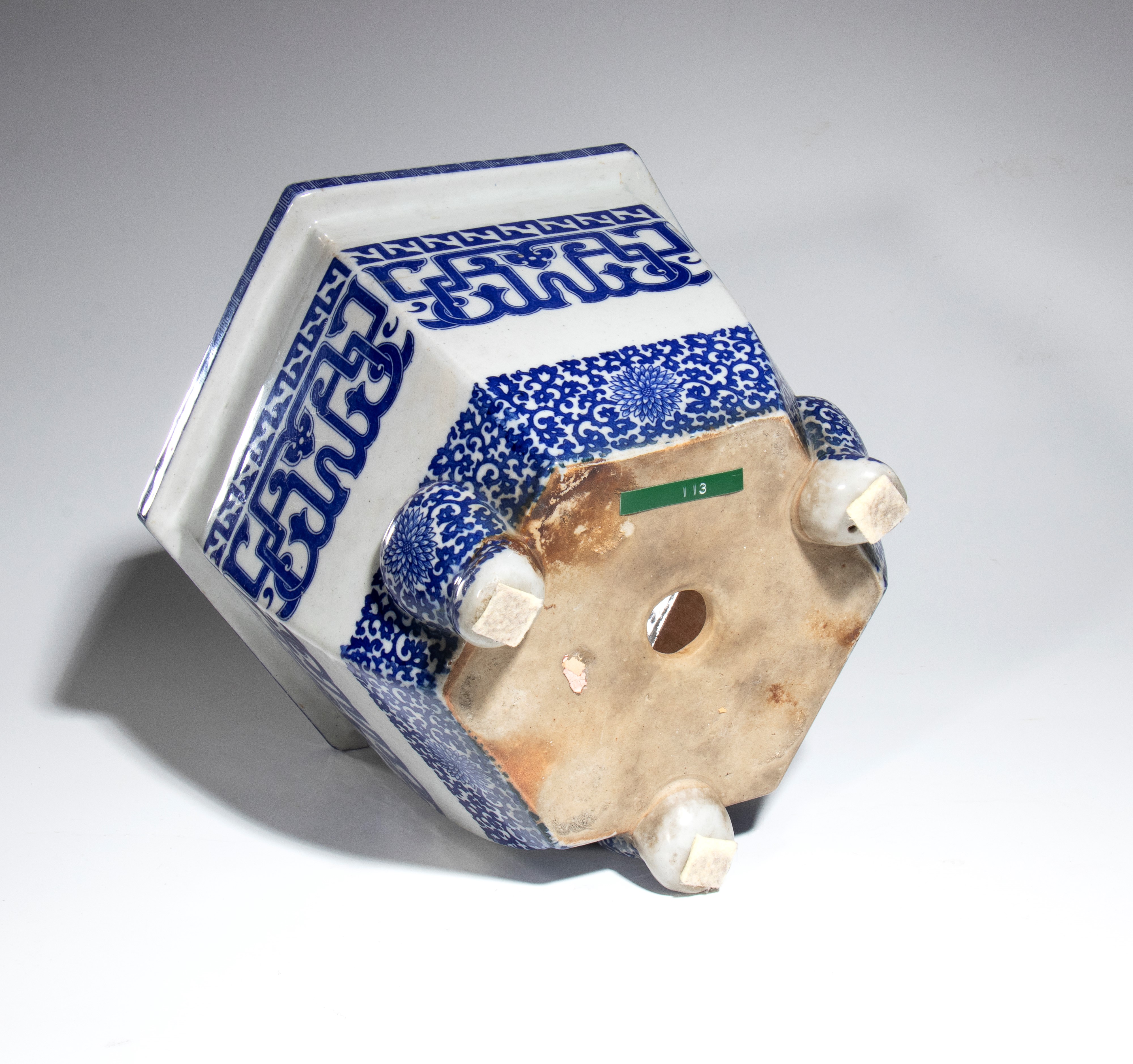 Cachepot, porcellana bianca e blu decorata a motivi floreali e geometrici