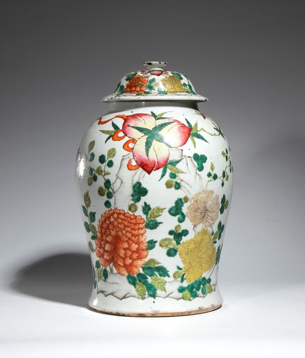 A baluster-shaped porcelain vase with polychrome famille verte enamels, decorated with a floral motif and calligraphy. China, late Qing Dynasty, 20th century.