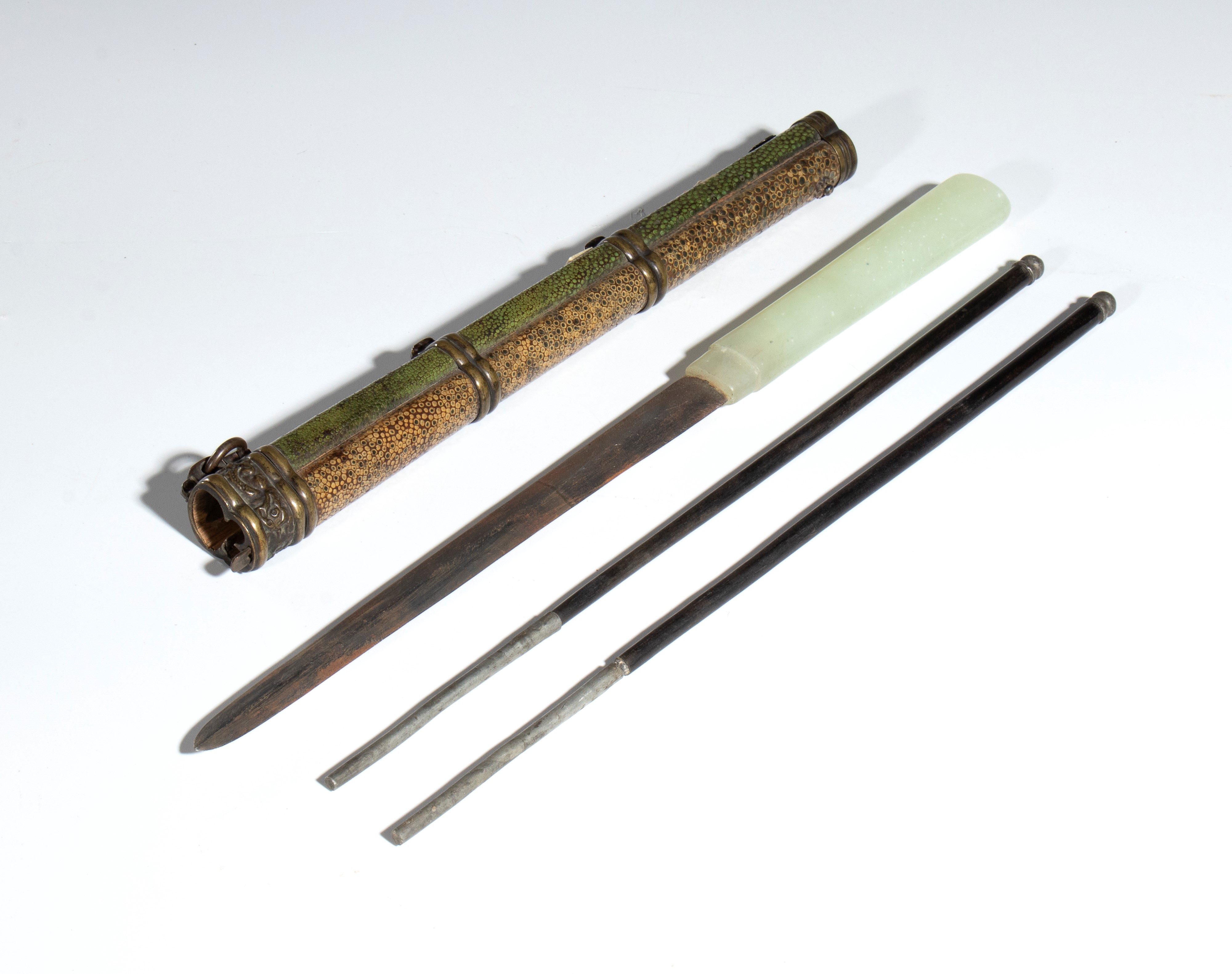 Astuccio da viaggio con coltello e bacchette, Tibet, fine XIX-XX secolo