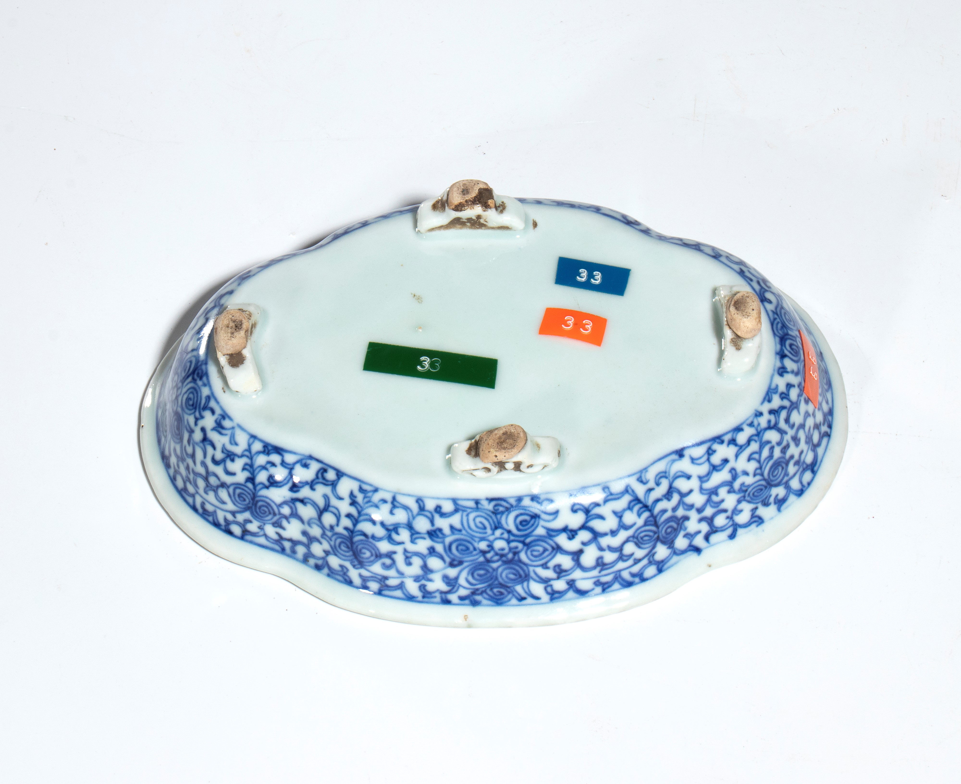 Vaschetta in porcellana bianca e blu, Cina, XX secolo