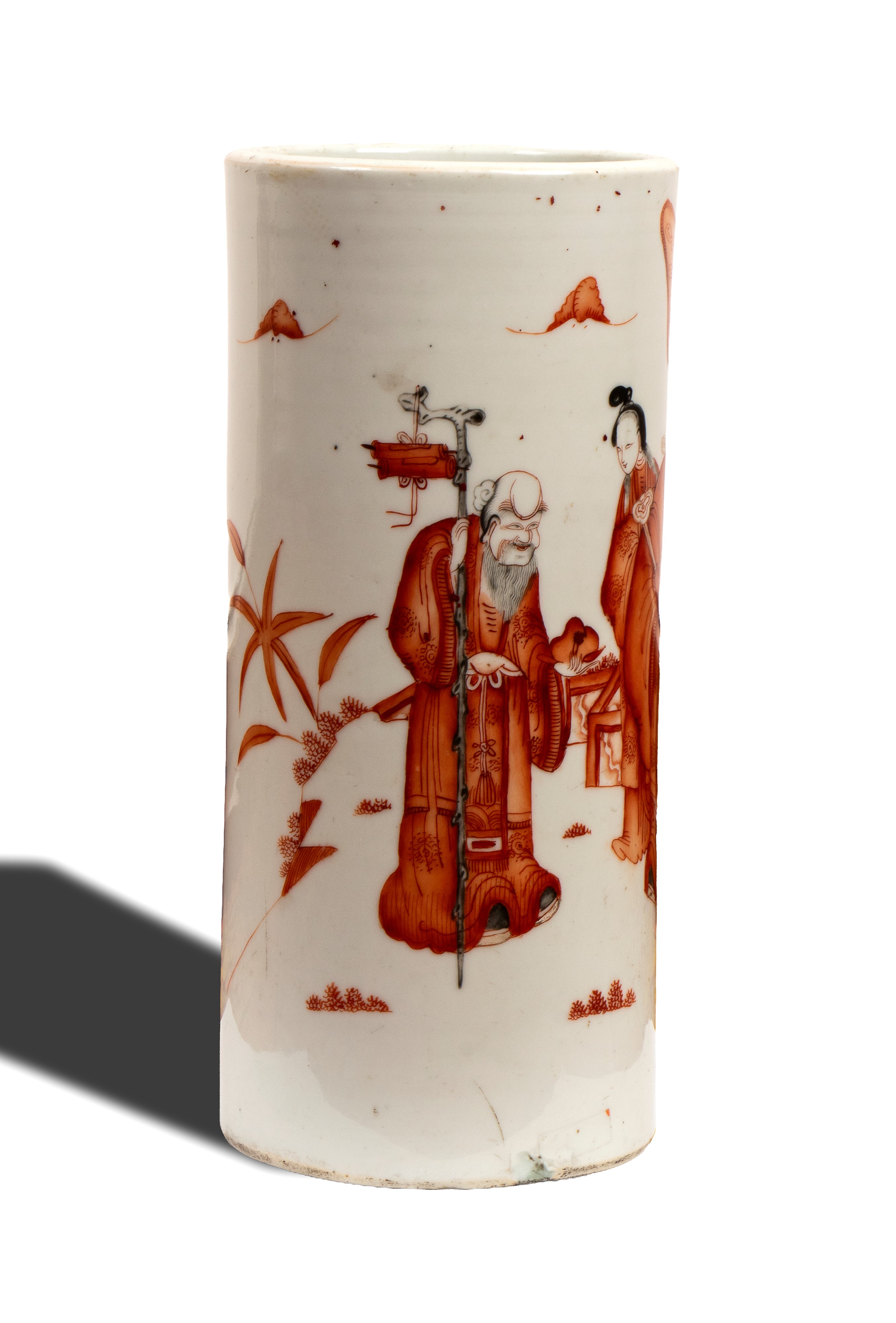Cina, Vaso cilindrico in porcellana dipinta in rosso ferro con smalti policromi (XIX secolo)