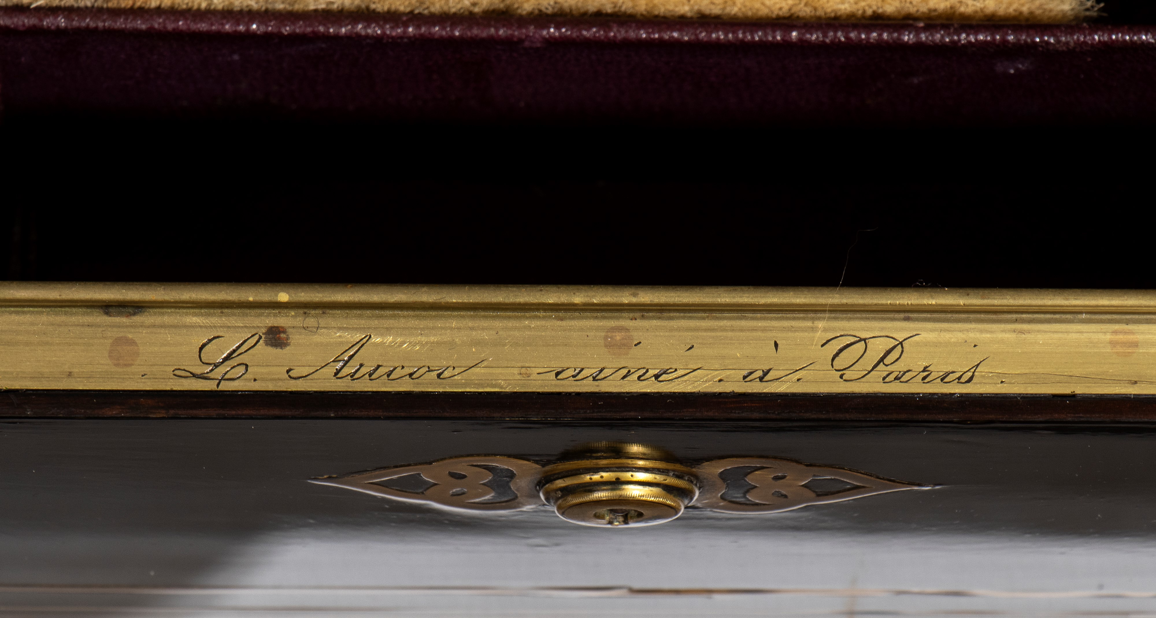 Louis Aucoc - Nécessaire da viaggio intarsiato in legno ebanizzato e ottone