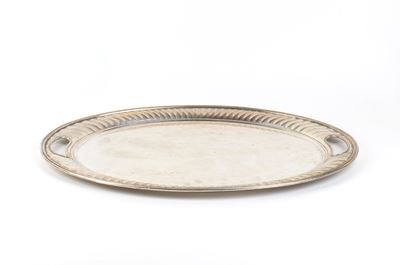 Vassoio ovale italiano in argento 800, punzonato “800 - 176 FI - SAVIOTTI ROMA” (metà XX secolo)