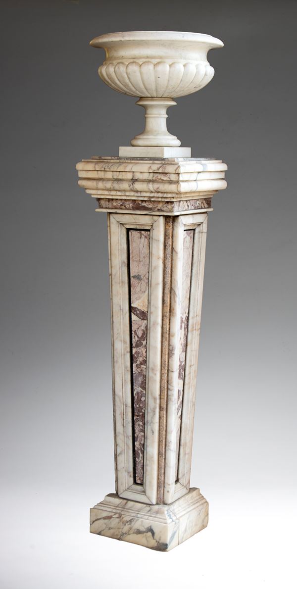 Pair of columns with two marble vases